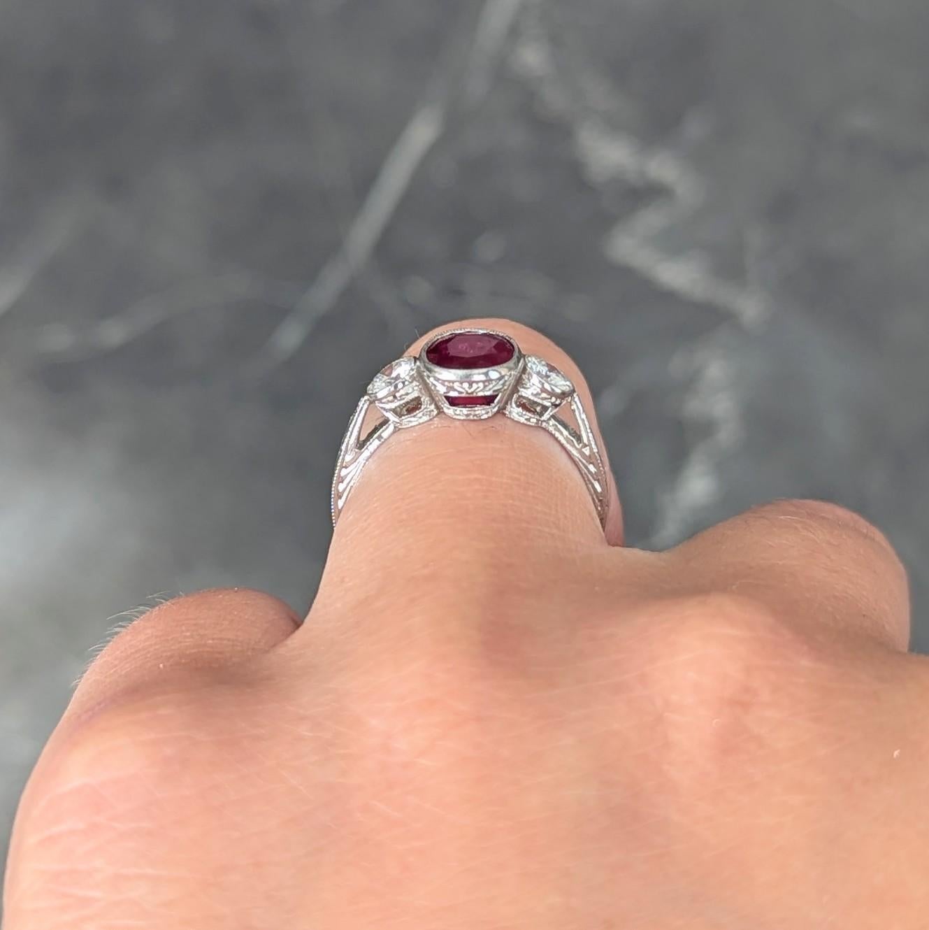 AM Contemporary 1.53 CTW Ruby Diamond Platinum Vintage Three Stone Ring (bague à trois pierres en platine) en vente 5