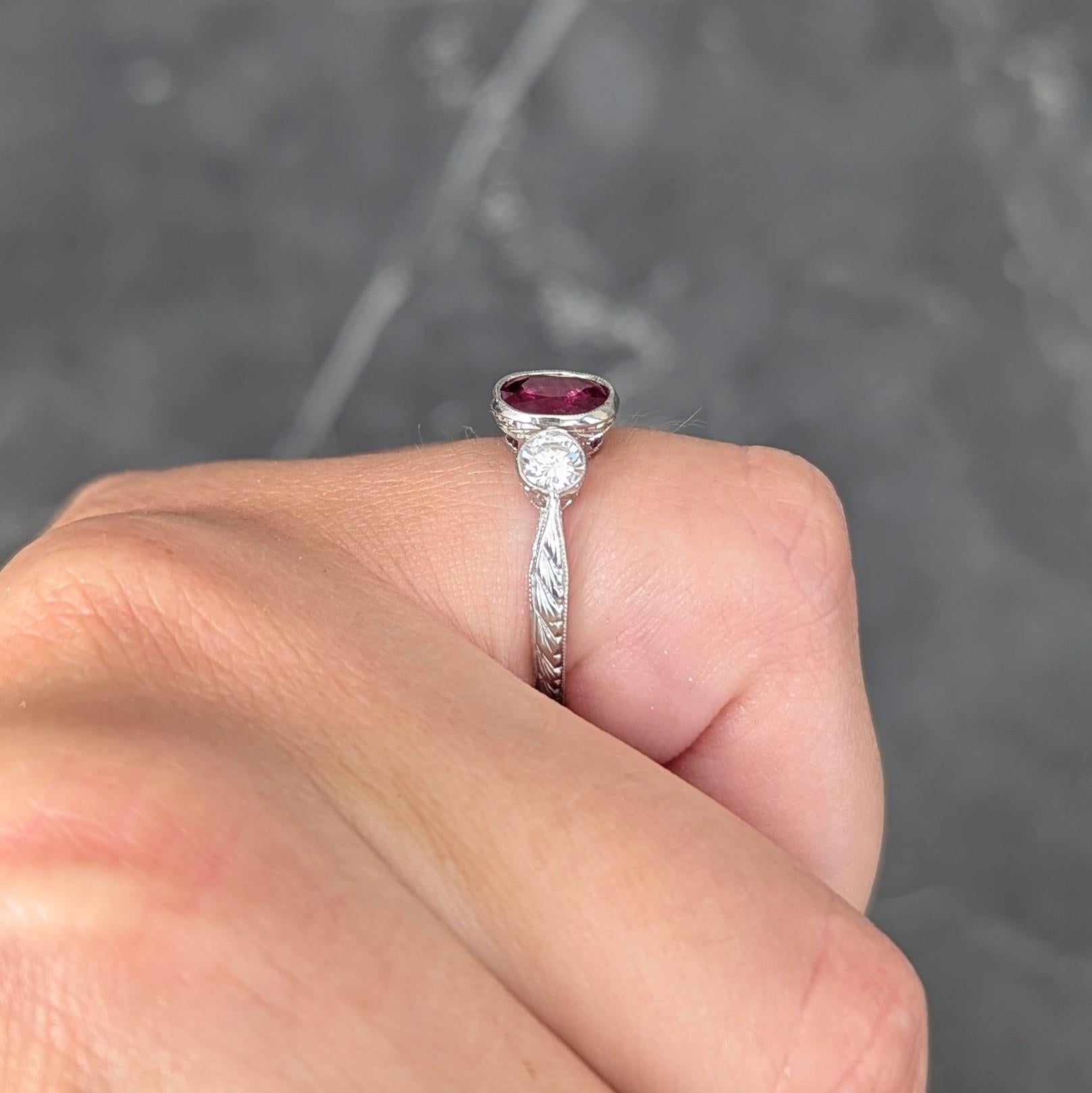 AM Contemporary 1.53 CTW Ruby Diamond Platinum Vintage Three Stone Ring (bague à trois pierres en platine) en vente 6