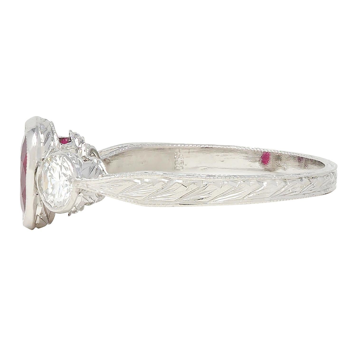 AM Contemporary 1.53 CTW Ruby Diamond Platinum Vintage Three Stone Ring (bague à trois pierres en platine) en vente 1