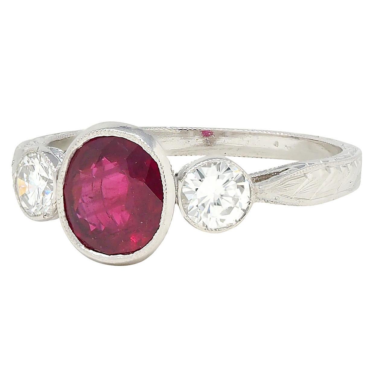 AM Contemporary 1.53 CTW Ruby Diamond Platinum Vintage Three Stone Ring (bague à trois pierres en platine) en vente 2