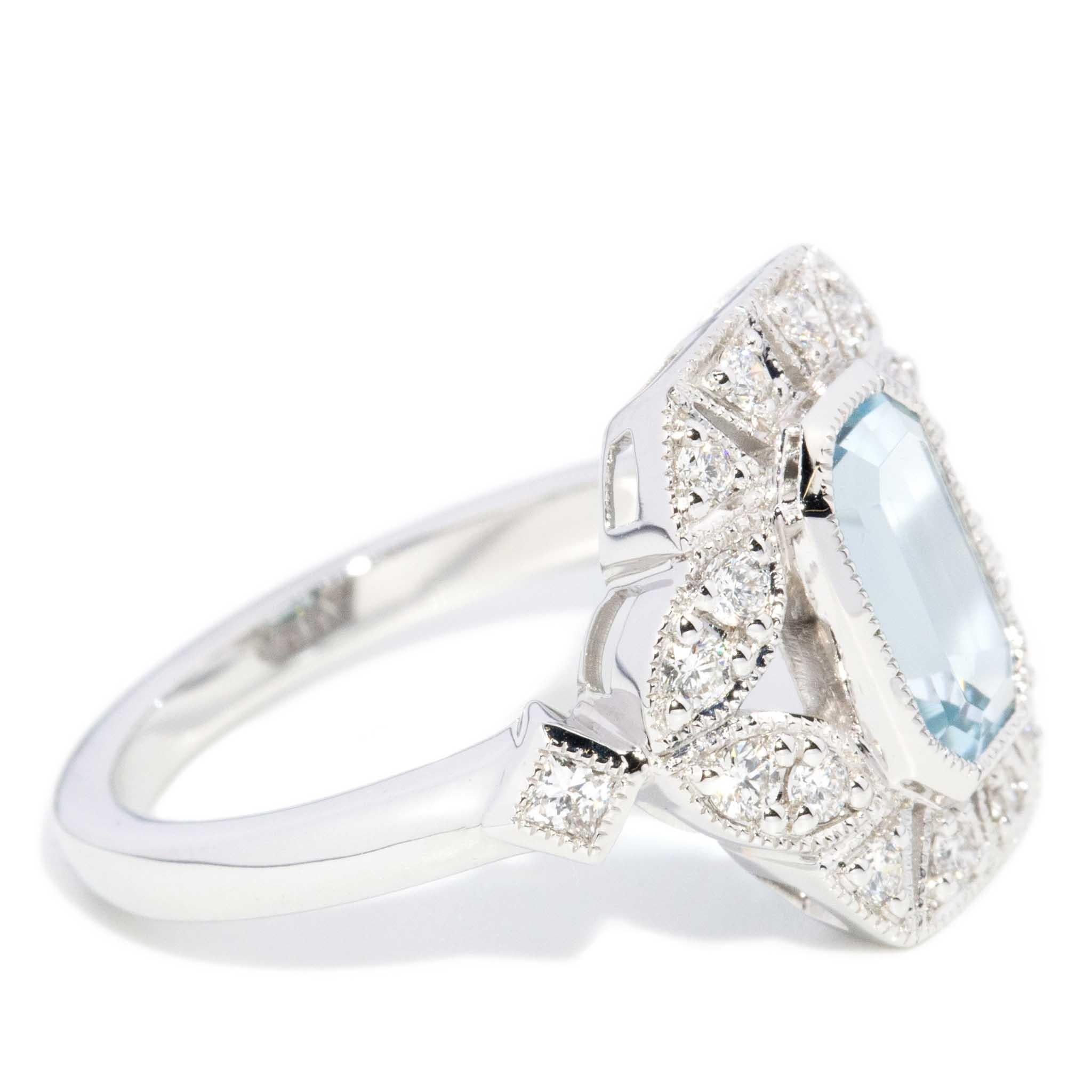 Contemporary 1.54 Carat Aquamarine & Diamond Ring 18 Carat White Gold For Sale 2