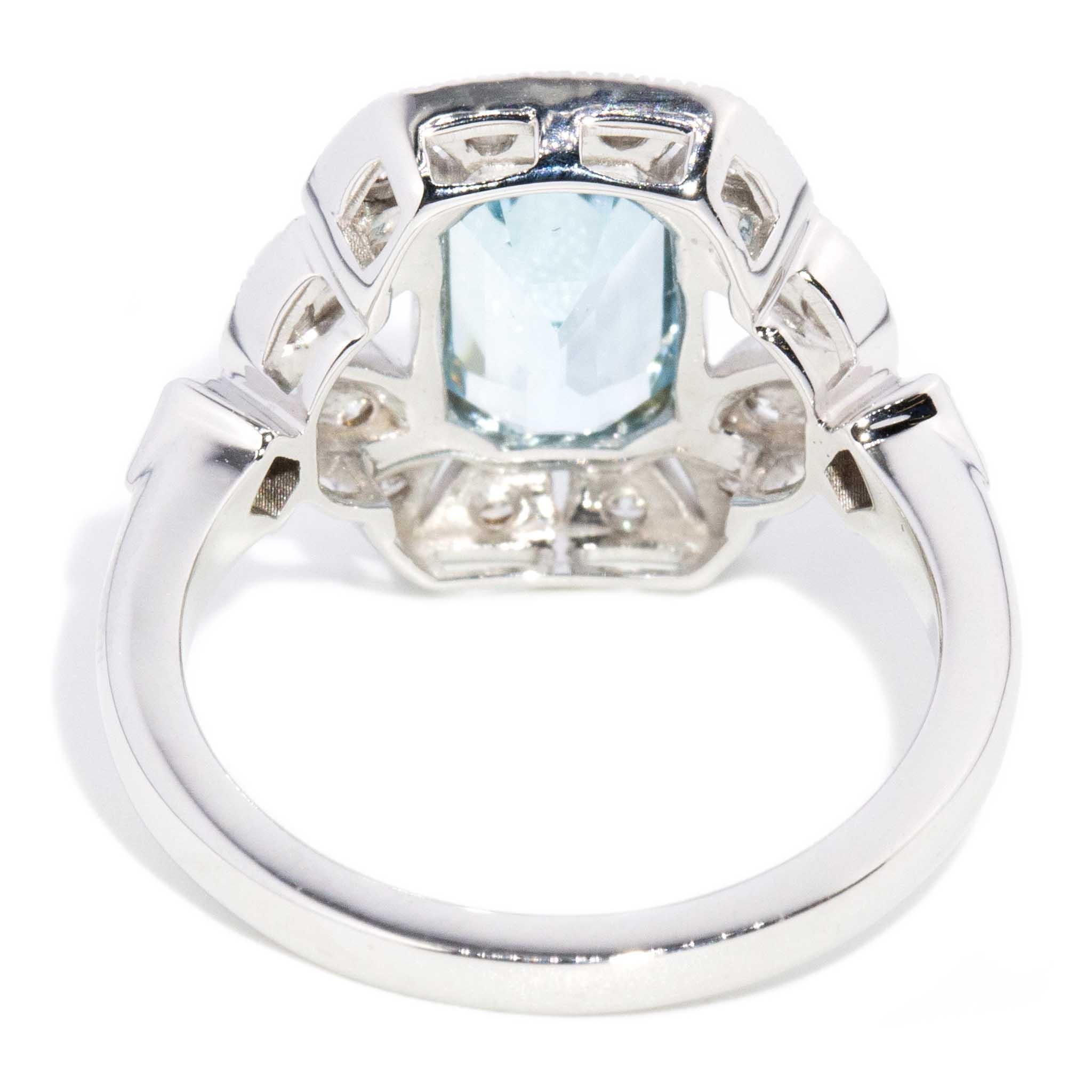 Contemporary 1.54 Carat Aquamarine & Diamond Ring 18 Carat White Gold For Sale 4