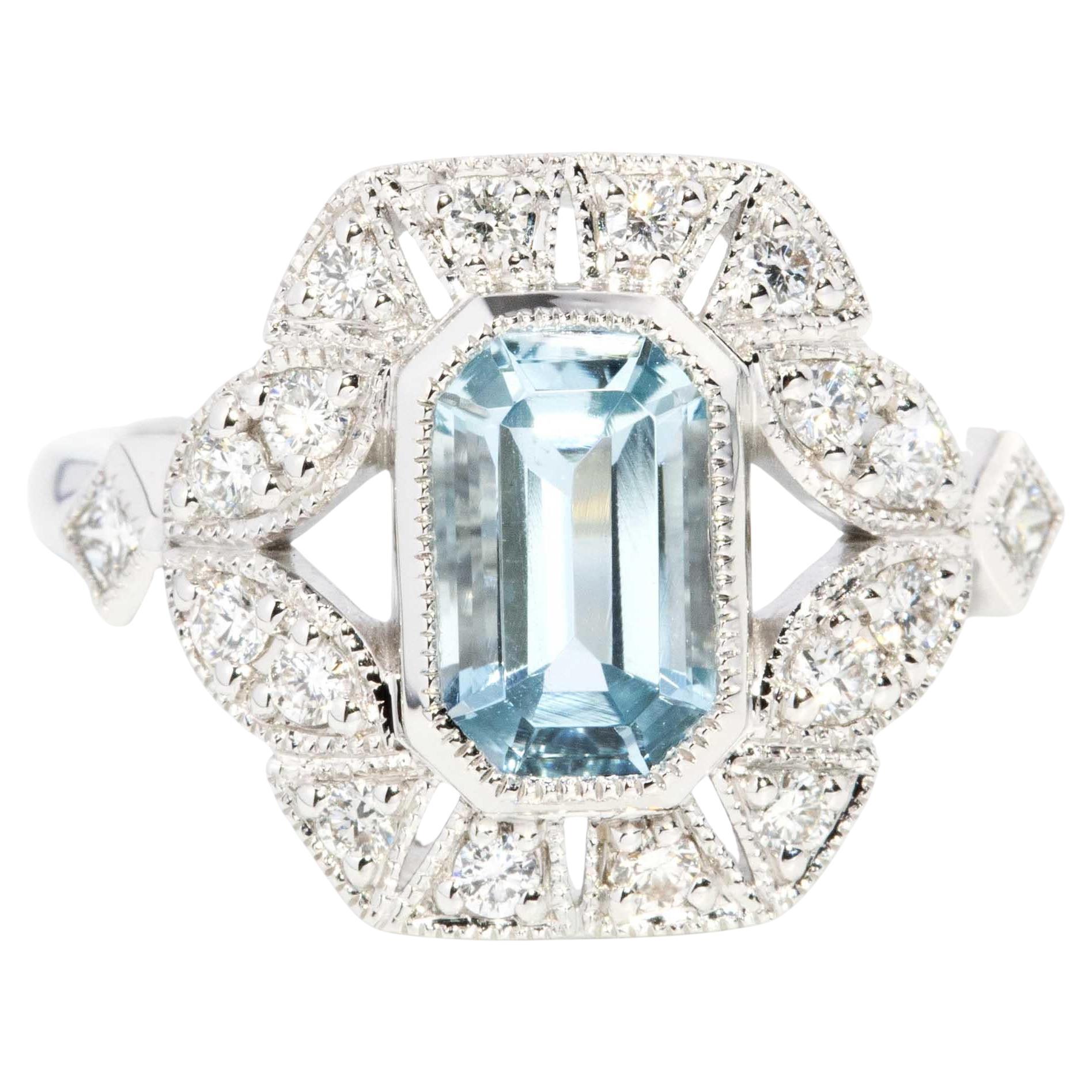 Contemporary 1.54 Carat Aquamarine & Diamond Ring 18 Carat White Gold For Sale