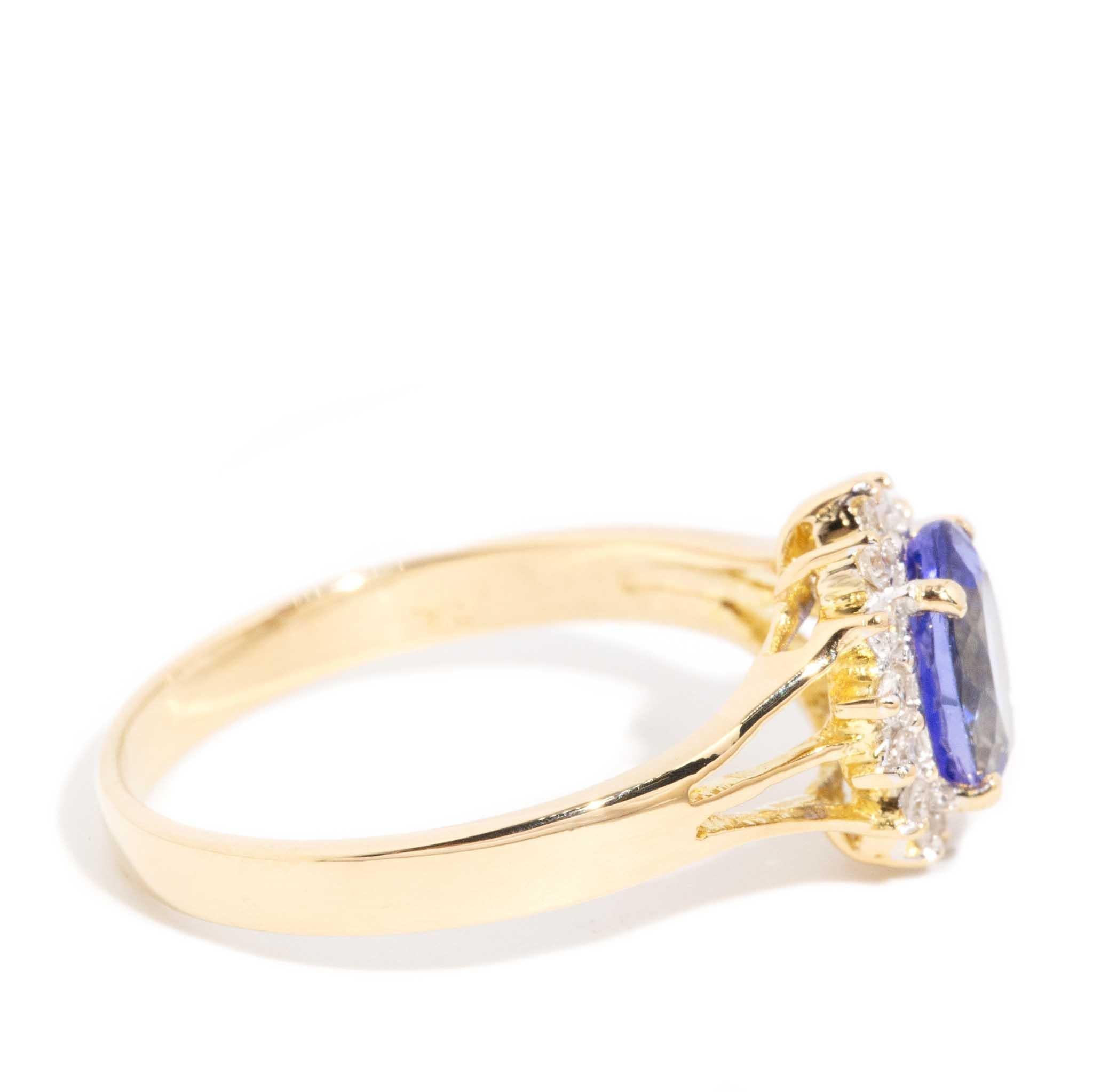 Women's Contemporary 1.58 Carat Purple Blue Tanzanite & Diamond Ring 18 Carat Gold For Sale