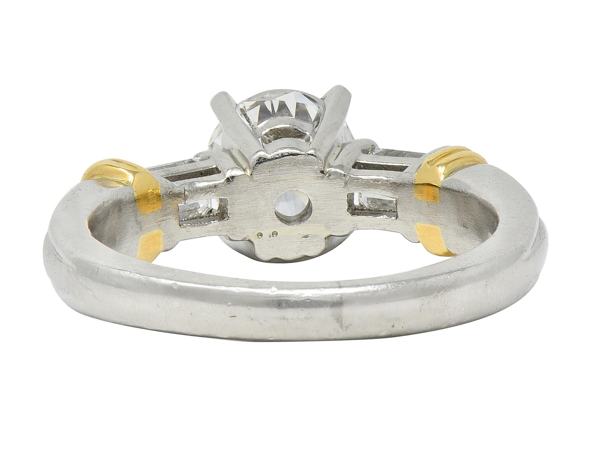 Taglio brillante Anello di fidanzamento contemporaneo con diamante 1,58 CTW in platino e oro giallo 18 carati in vendita