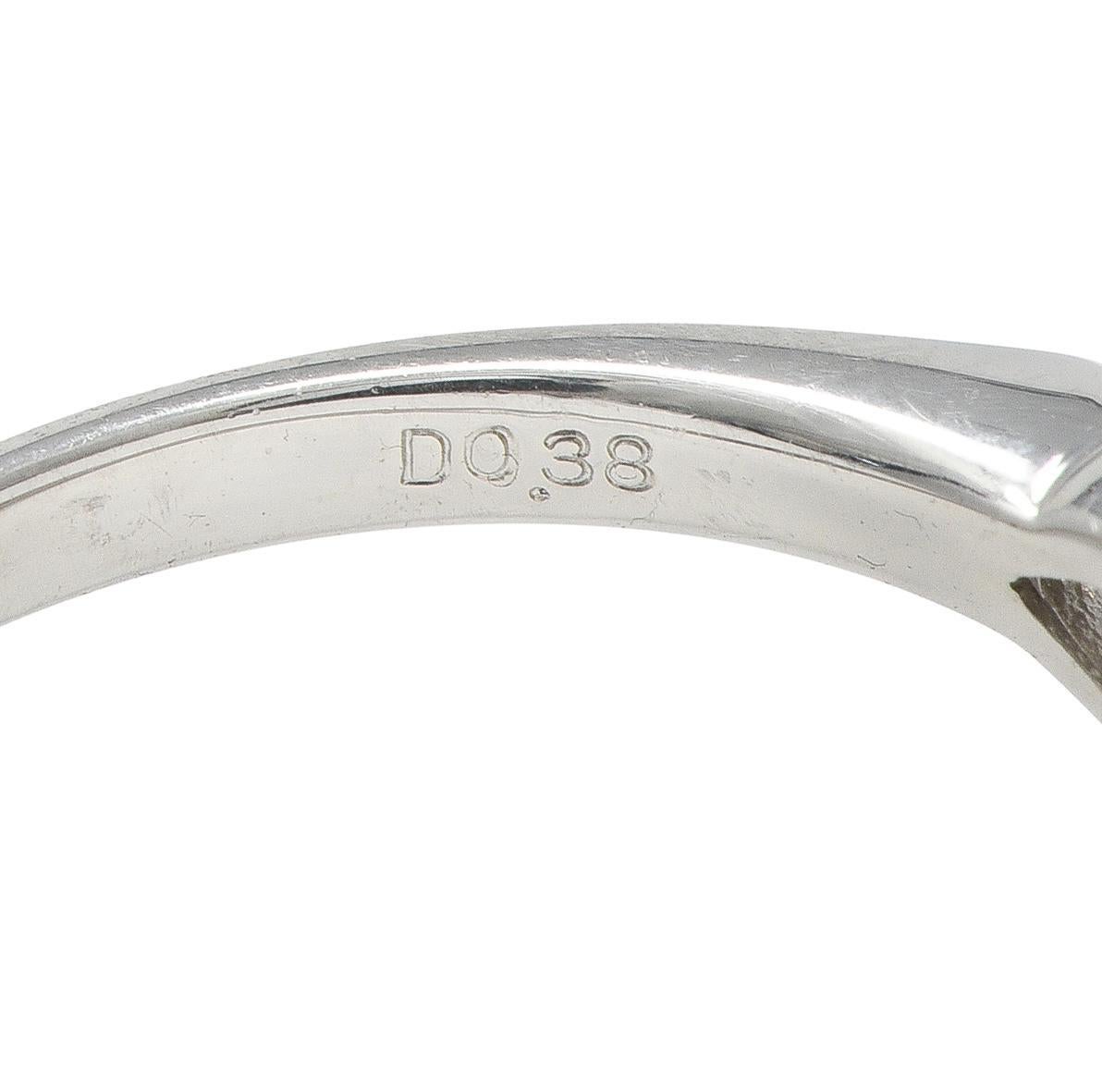 AM Contemporary 1.60 CTW Pink Diamond Platinum Three Stone Ring (bague à trois pierres en platine avec saphir rose) Pour femmes en vente