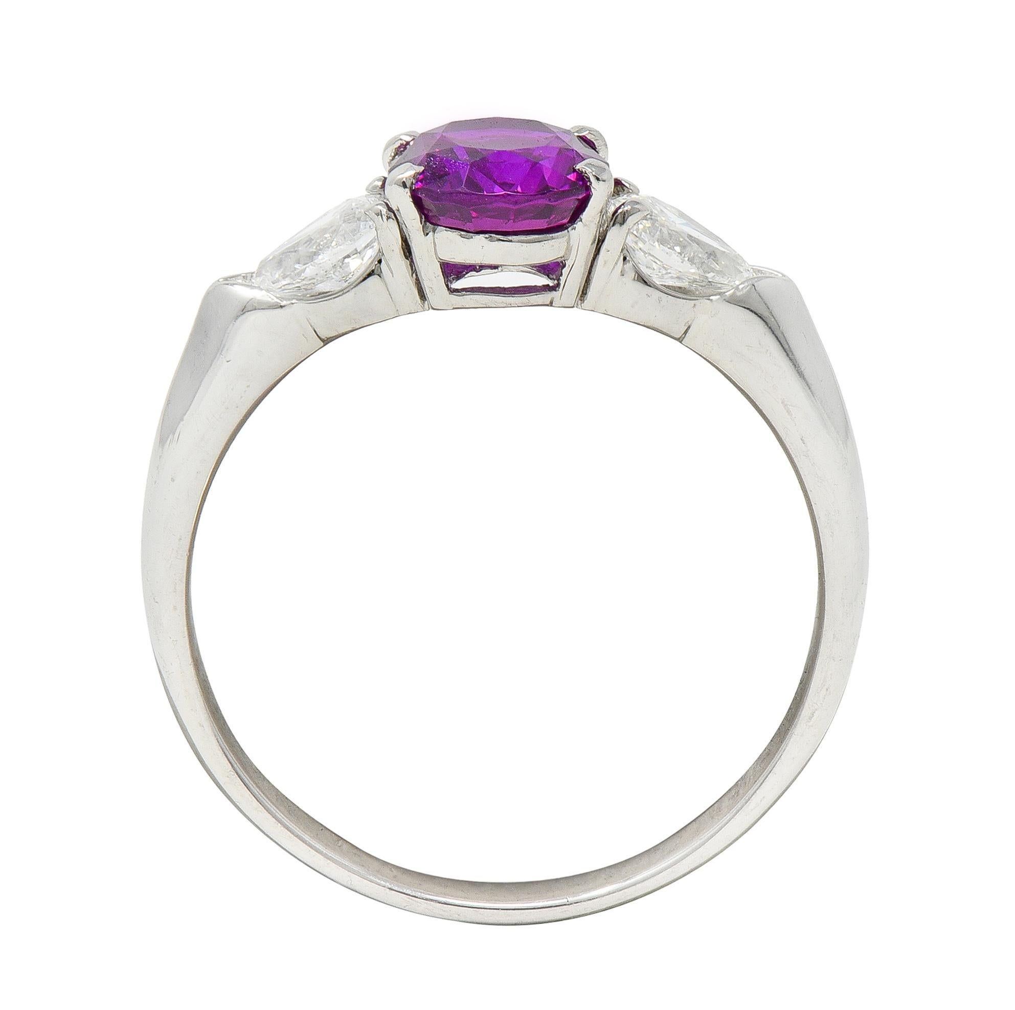 AM Contemporary 1.60 CTW Pink Diamond Platinum Three Stone Ring (bague à trois pierres en platine avec saphir rose) en vente 2