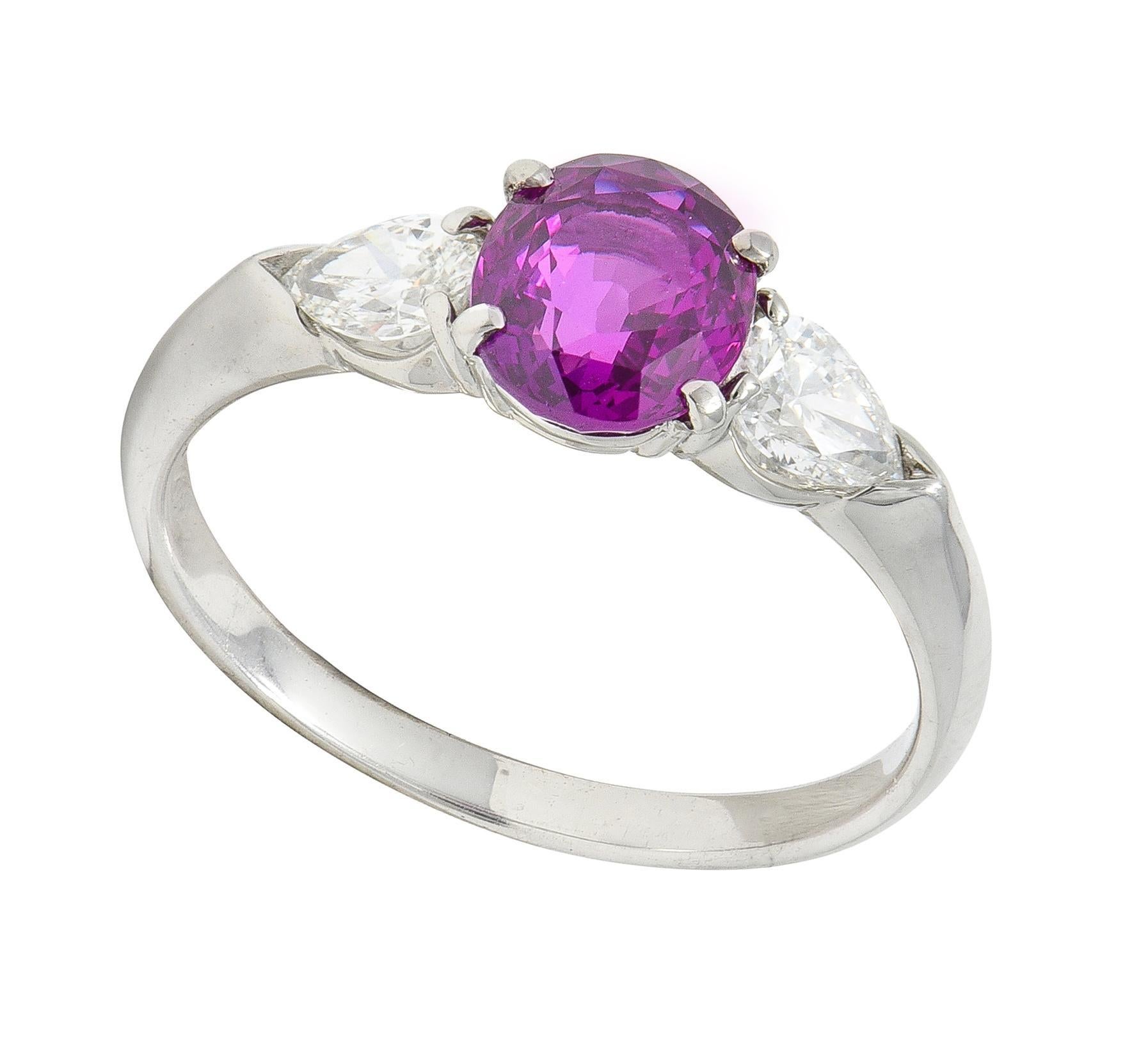 AM Contemporary 1.60 CTW Pink Diamond Platinum Three Stone Ring (bague à trois pierres en platine avec saphir rose) en vente 3