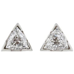 Zeitgenössische 1::60 Karat Gesamtgewicht Trillion Cut Diamant Ohrstecker