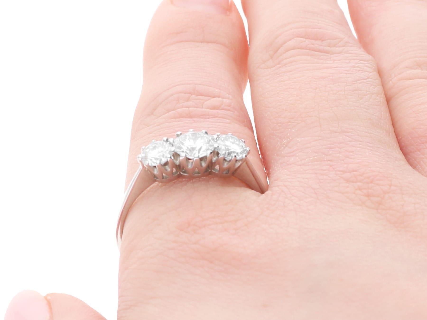 Contemporary 1,62 Karat Diamant und Palladium Trilogie Ring CIRCA 2010 im Angebot 5