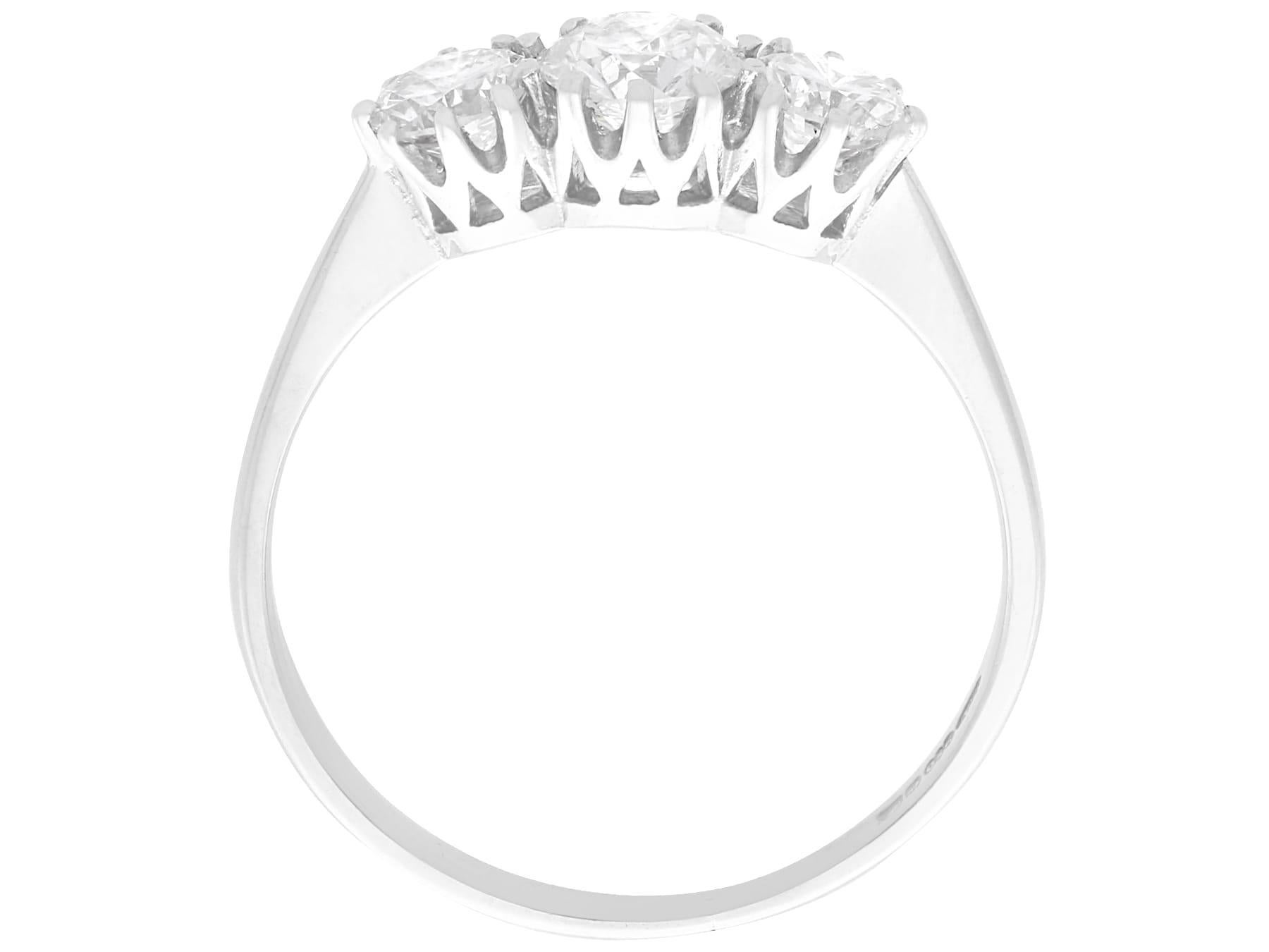 Contemporary 1,62 Karat Diamant und Palladium Trilogie Ring CIRCA 2010 im Angebot 1