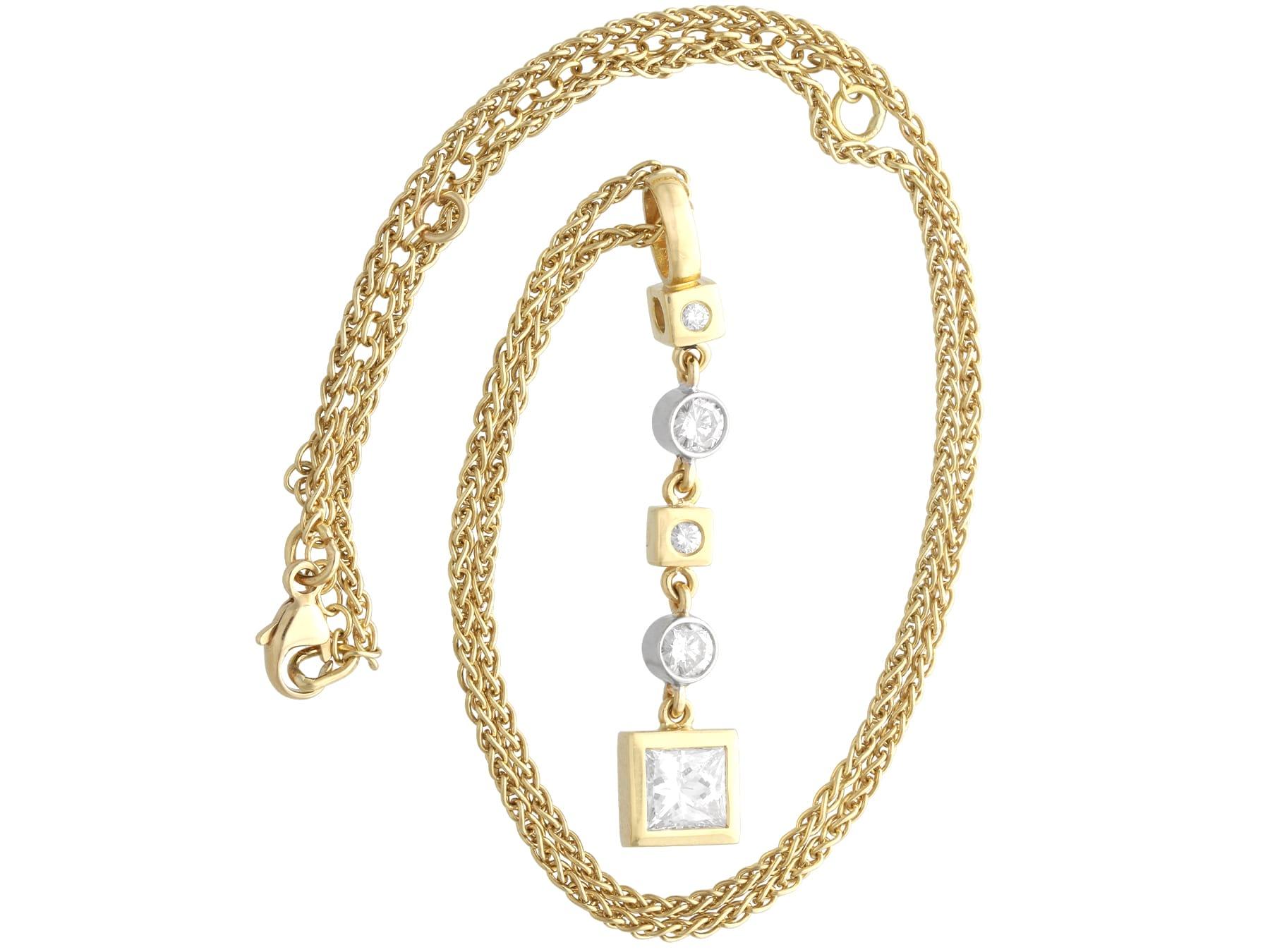 Pendentif contemporain en or jaune 18k et diamant de 1,62 ct Circa 2000 Unisexe en vente