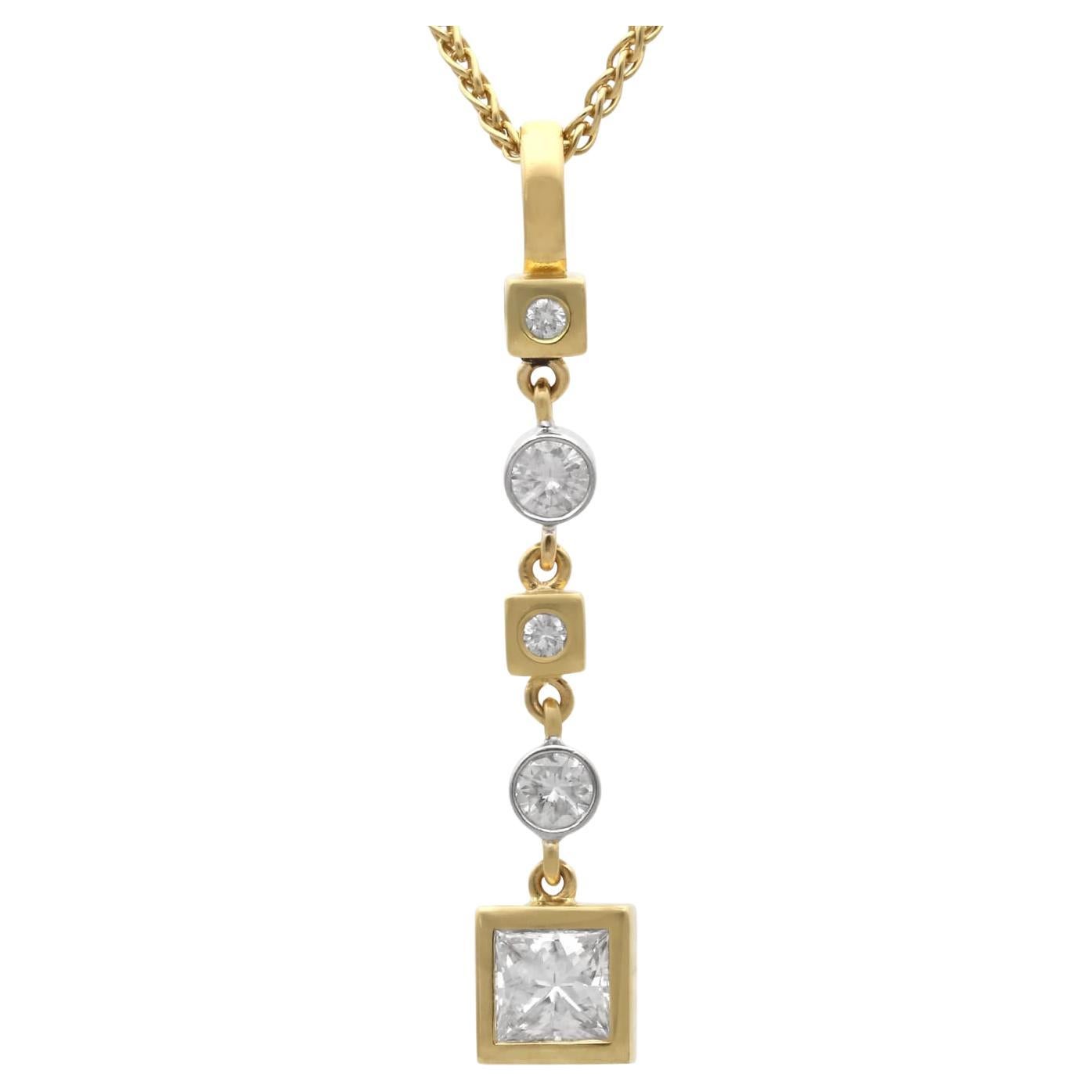 Pendentif contemporain en or jaune 18k et diamant de 1,62 ct Circa 2000