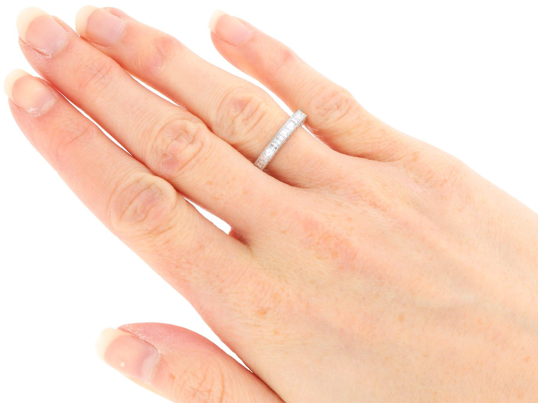 Anello a Eternità Completa in Platino e Diamante da 1,65 Carati Circa 2024 in vendita 3