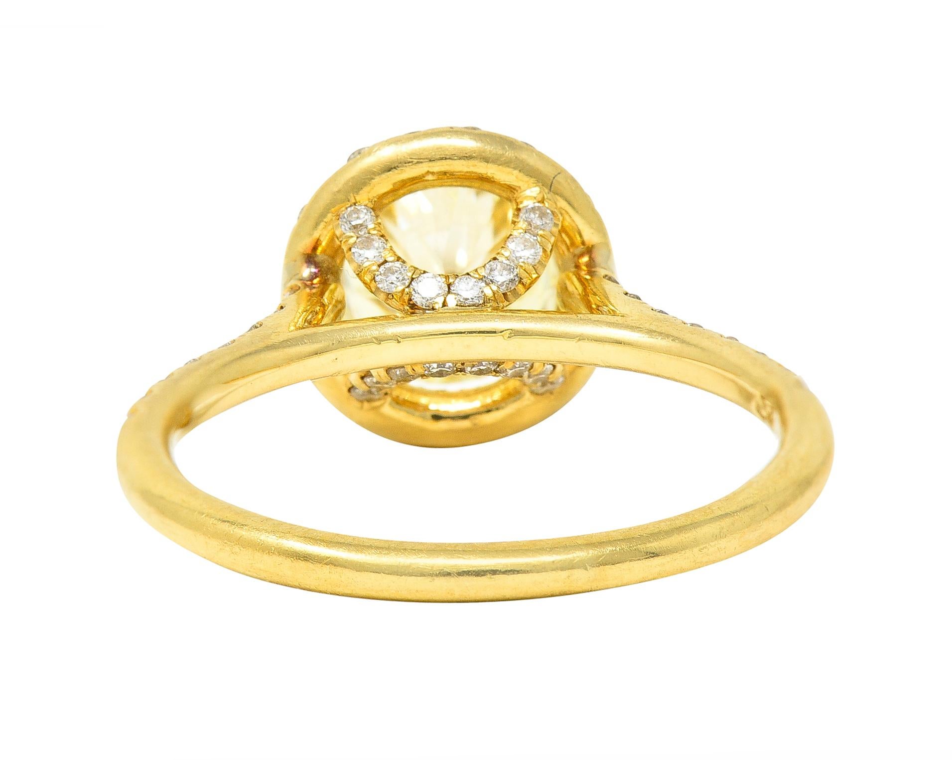 Women's or Men's Contemporary 1.65 Carats Fancy Light Yellow Diamond 18 Karat Gold Halo Ring For Sale