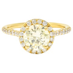 Contemporary 1.65 Carats Fancy Light Yellow Diamond 18 Karat Gold Halo Ring