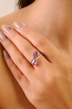 Zeitgenössischer 1,68 Karat Pink Saphir & Diamant Bypass Ring aus massivem 14K Weißgold