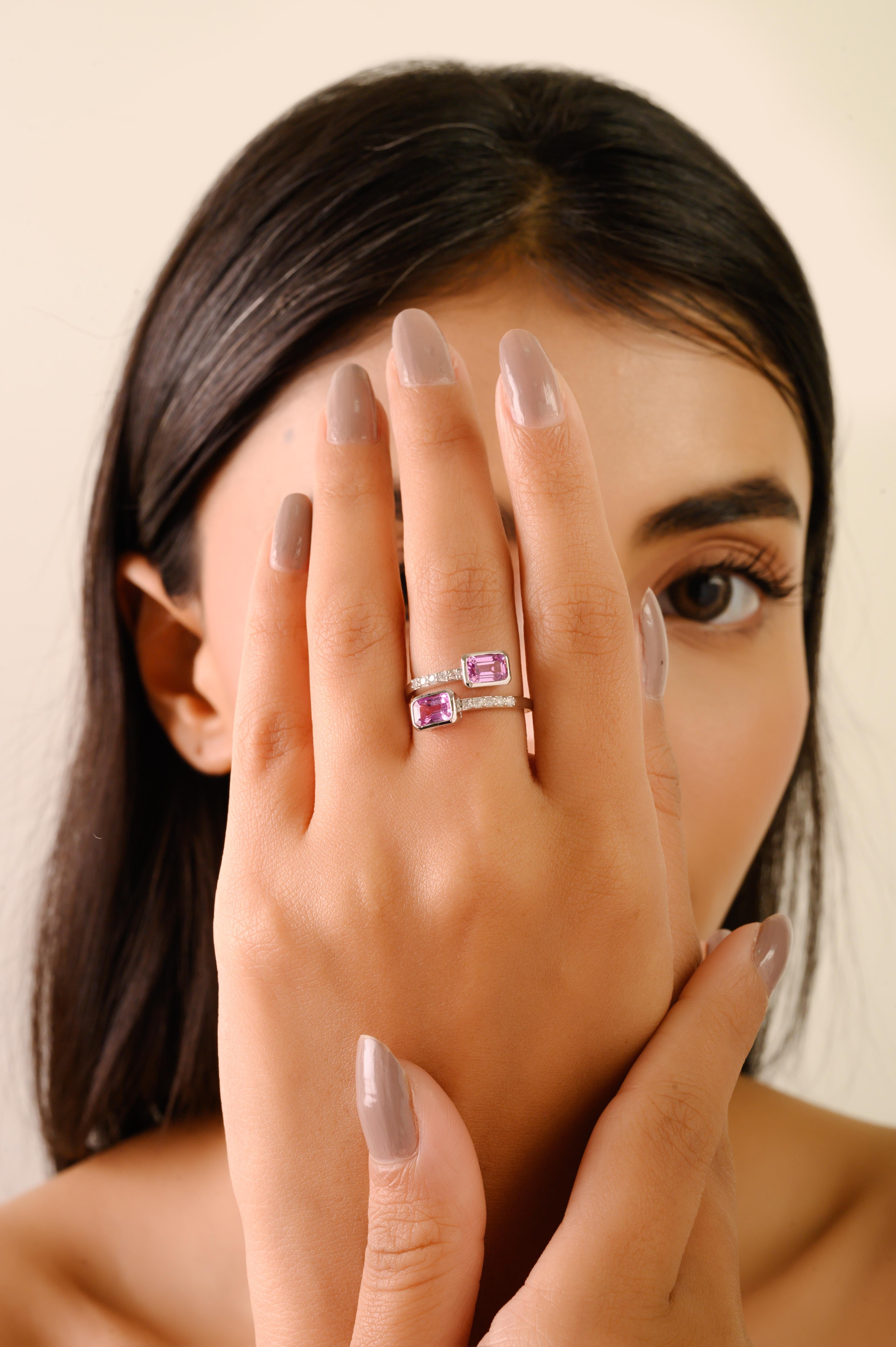 En vente :  Bague bypass contemporaine en or blanc massif 14K de 1,68 ct de saphir rose et de diamant 6