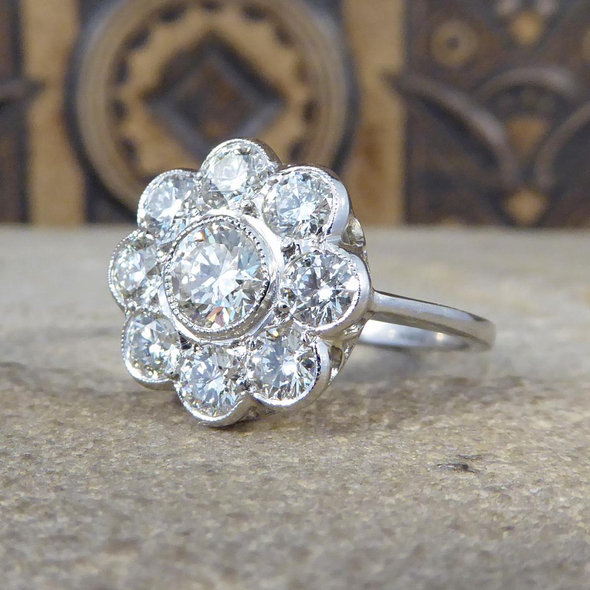 Contemporary 1.70 Carat Total Diamond Daisy Cluster Ring in Platinum In Good Condition In Yorkshire, West Yorkshire