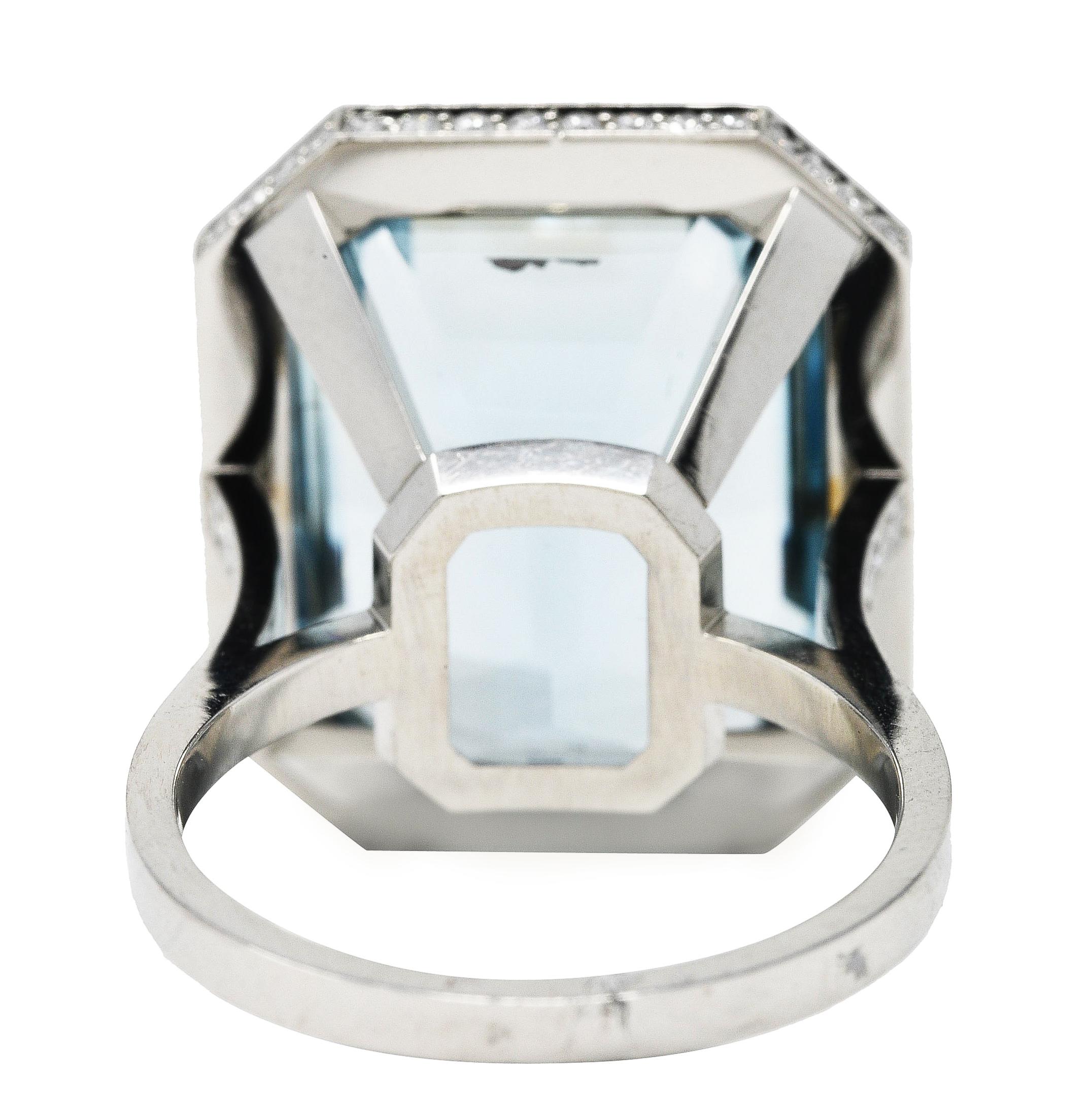 Contemporary 17.25 Carats Aquamarine Diamond Platinum 18 Karat Gold Ring In Excellent Condition For Sale In Philadelphia, PA