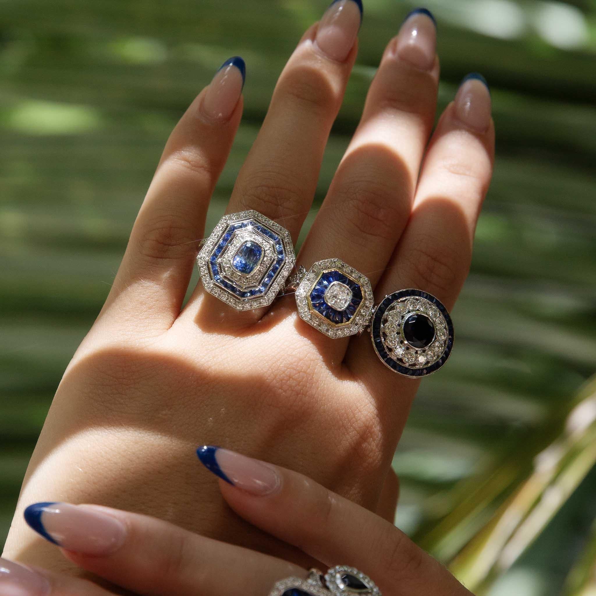 De las mujeres Anillo Halo Contemporáneo de Zafiro Azul y Diamante de 1,75 Quilates y Oro Blanco de 18 Quilates en venta