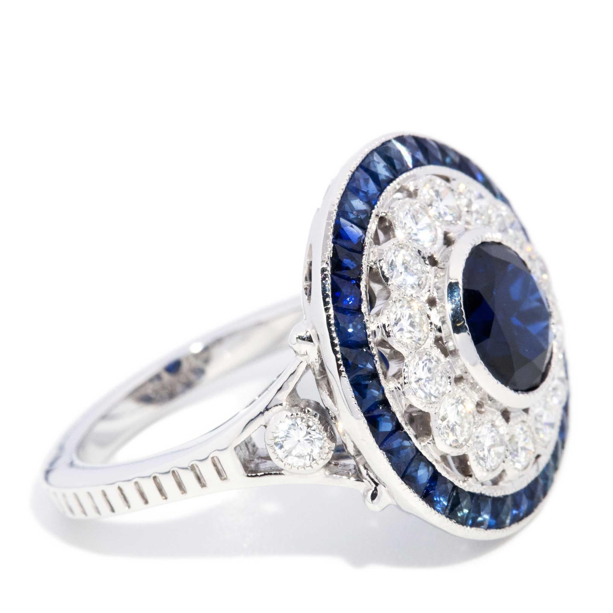 Anillo Halo Contemporáneo de Zafiro Azul y Diamante de 1,75 Quilates y Oro Blanco de 18 Quilates en venta 1