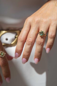 Contemporary 1.75 Carat Mint Green Tourmaline & Diamond Ring 18 Carat Gold