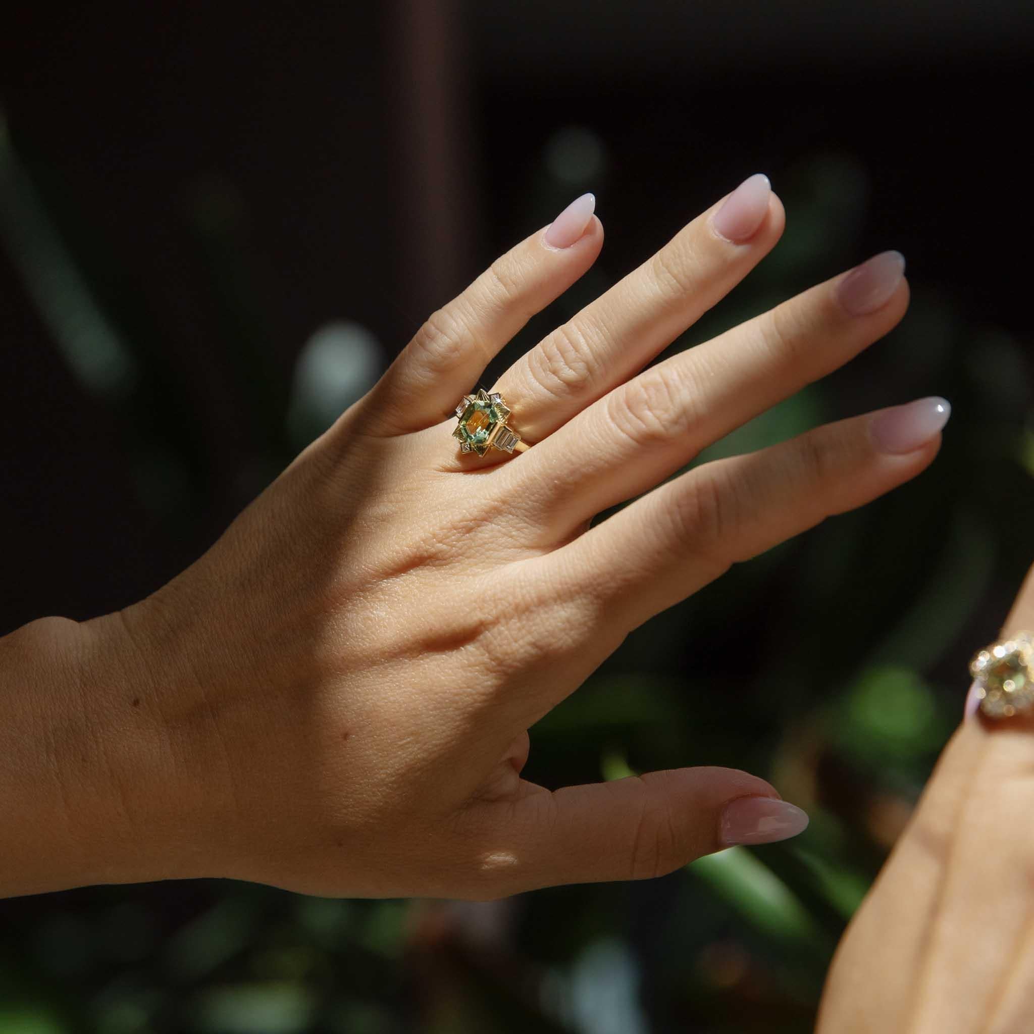 Contemporary 1.75 Carat Mint Green Tourmaline & Diamond Ring 18 Carat Gold In New Condition In Hamilton, AU