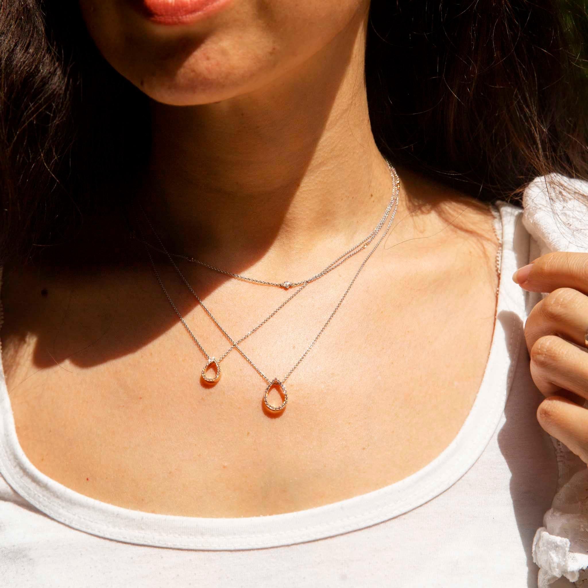 Collar Contemporáneo de Oro de 18 Quilates Argyle con Lágrima de Diamante Rosa Corte pera en venta