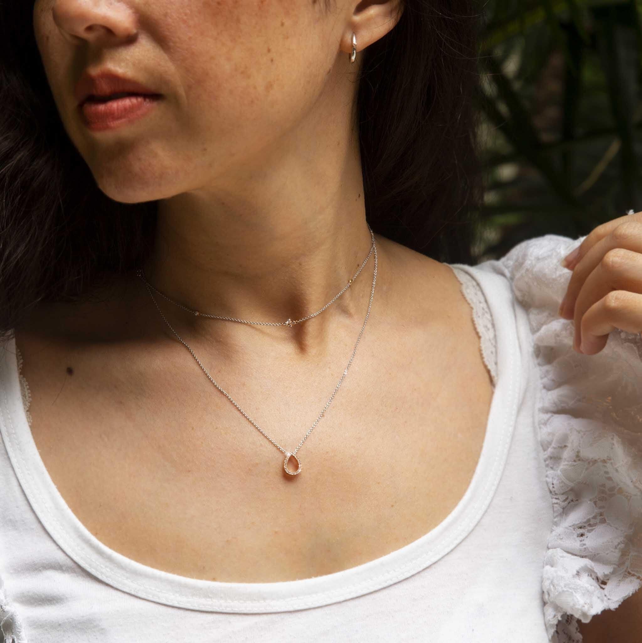 Collar Contemporáneo de Oro de 18 Quilates Argyle con Lágrima de Diamante Rosa en venta 2