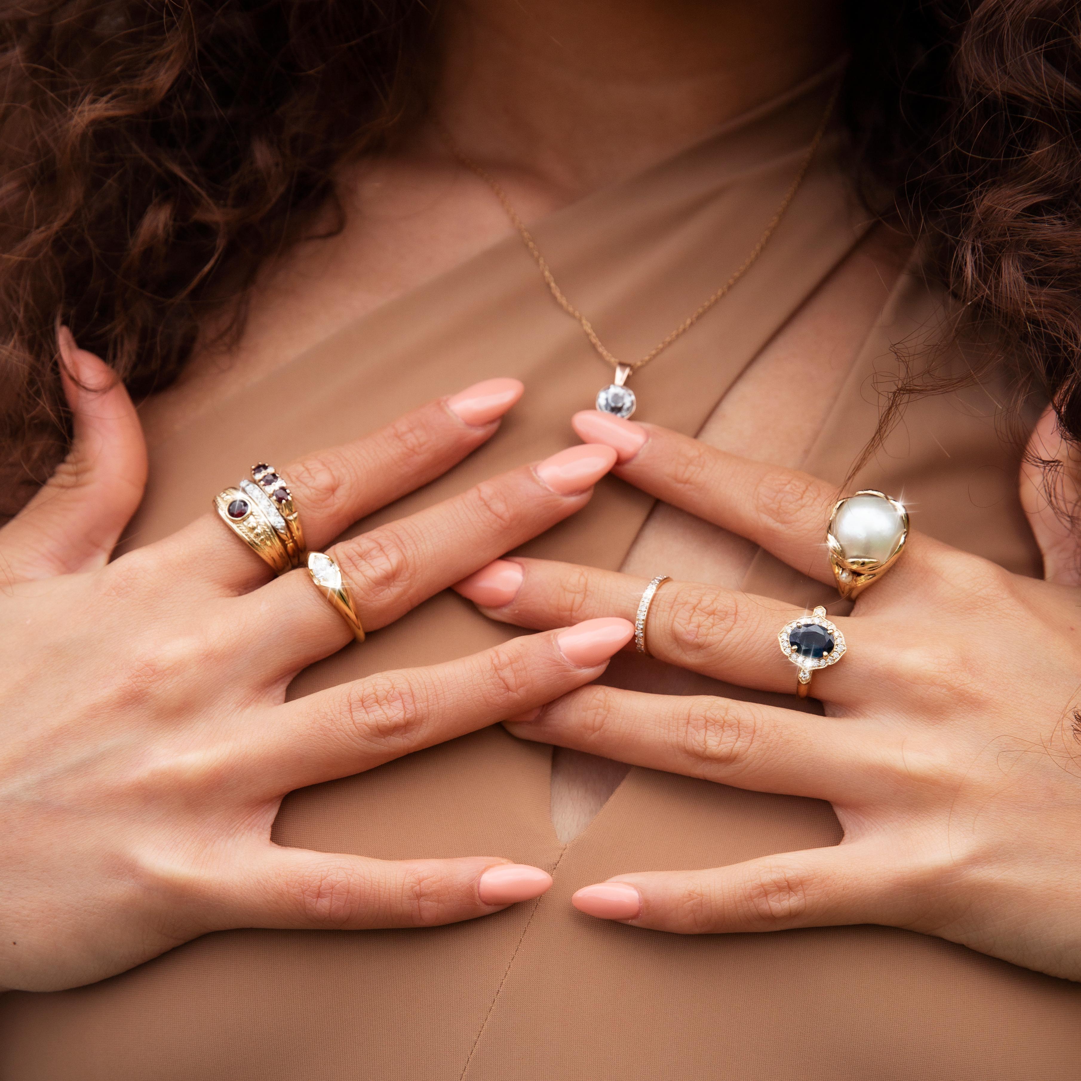 Contemporary 18 Carat Gold Teal and Blue Sapphire and Diamond Halo Cluster Ring 5