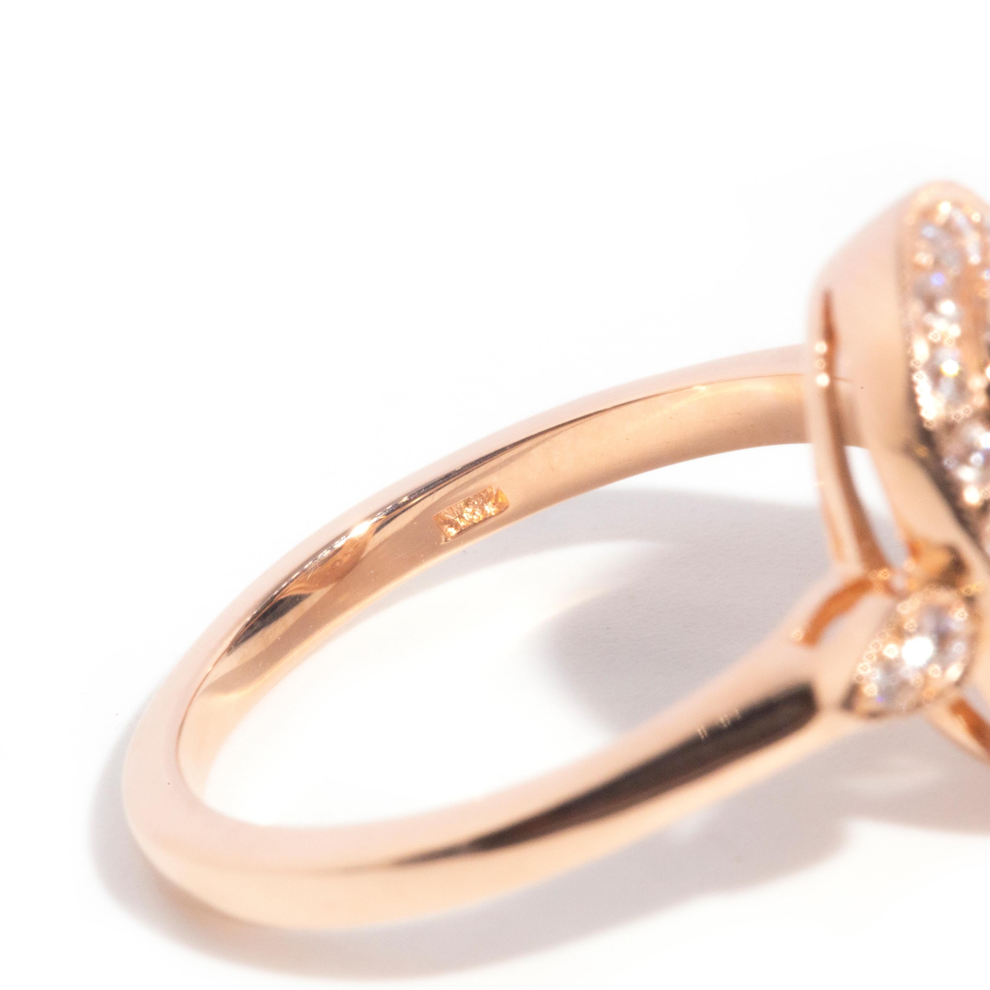 Bague contemporaine en or rose 18 carats avec grappe de diamants taille ovale, sel et poivre en vente 5