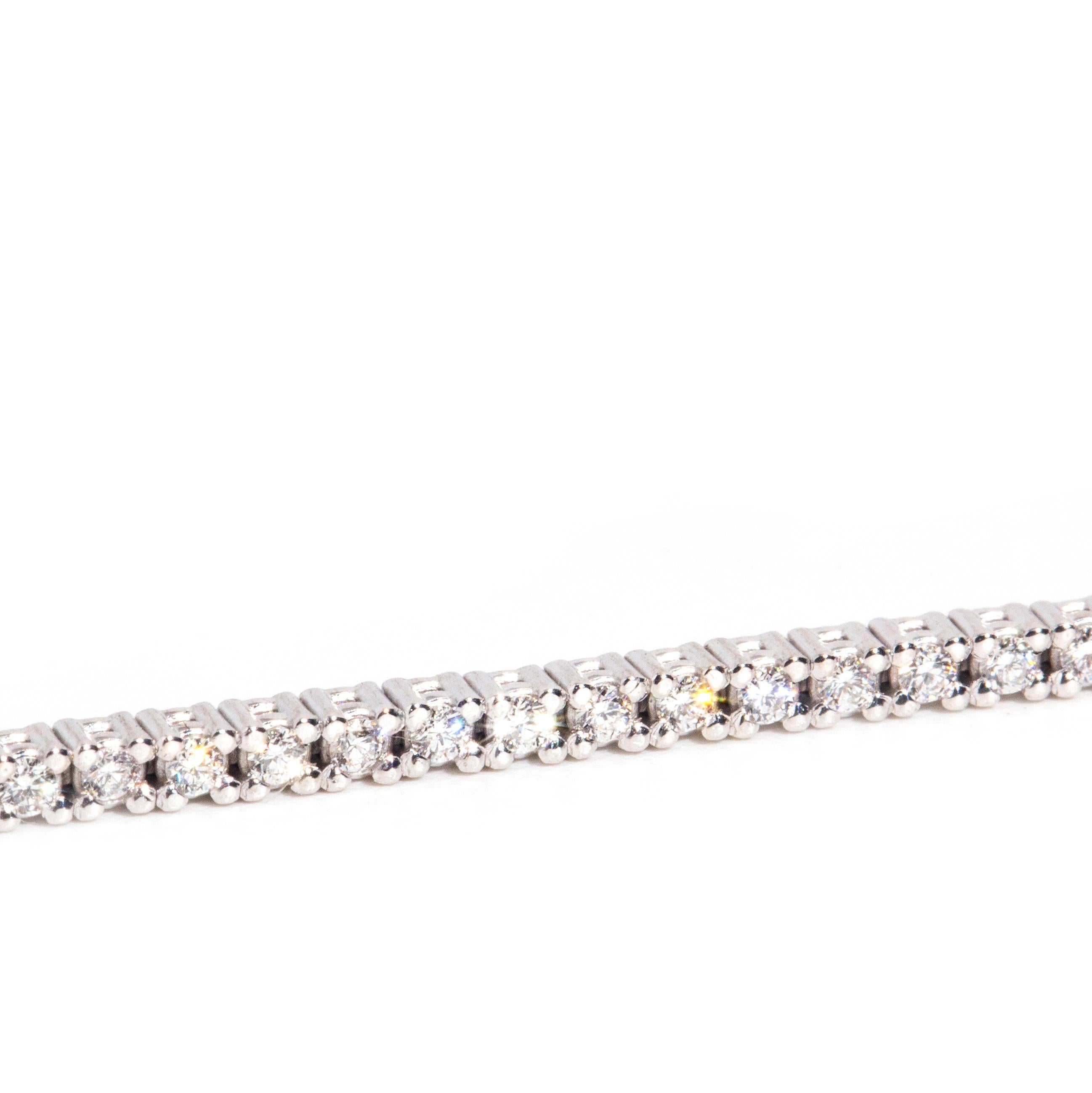 Contemporary 18 Carat White Gold 0.95 Carat Brilliant Diamond Tennis Bracelet 4