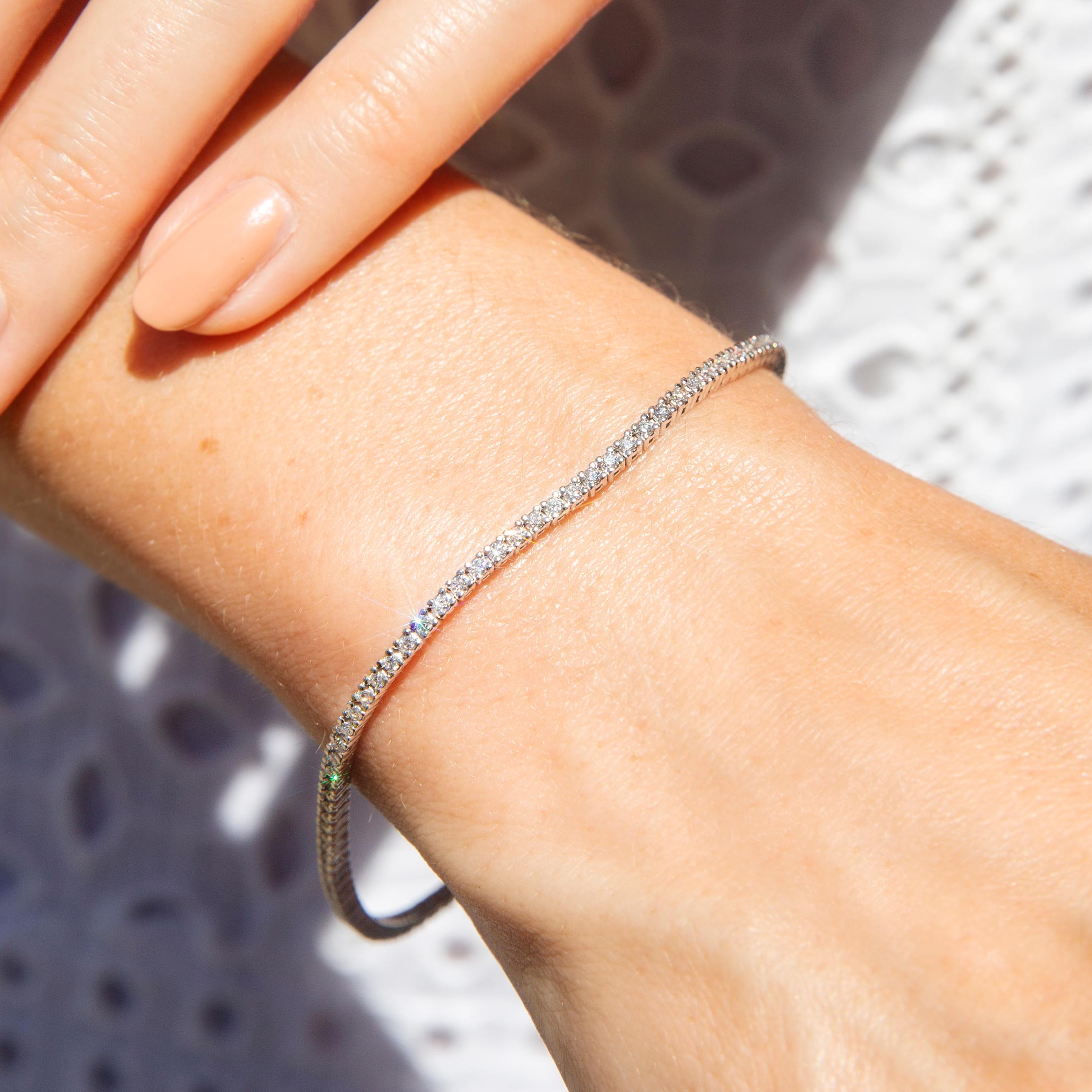 Lovingly crafted in 18 carat white gold, this darling contemporary tennis bracelet features 0.95 carats of gorgeous round brilliant diamonds in four-claw settings and is finished with a concealed box clasp and a fold-over safety catch. This