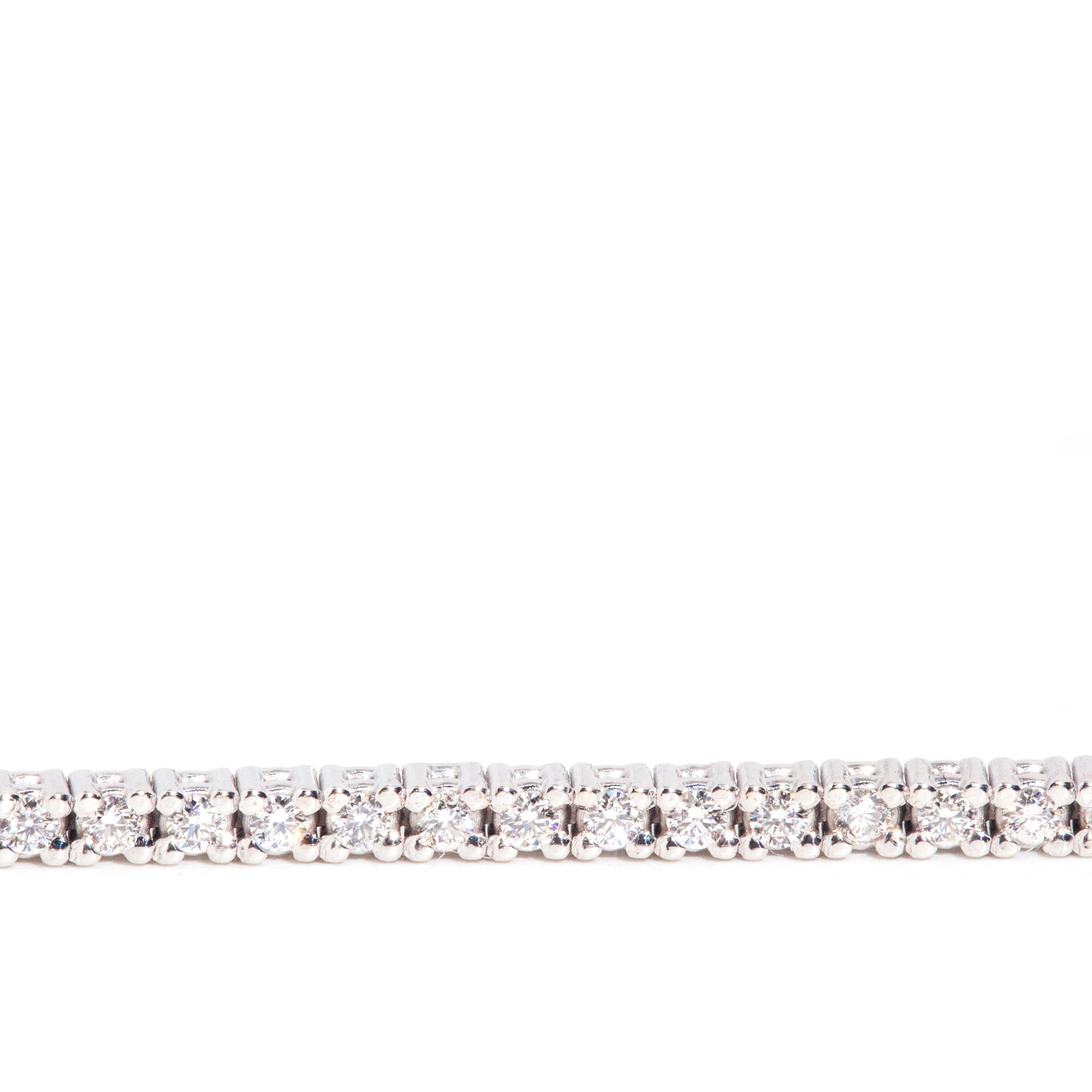 Contemporary 18 Carat White Gold 0.95 Carat Brilliant Diamond Tennis Bracelet 3