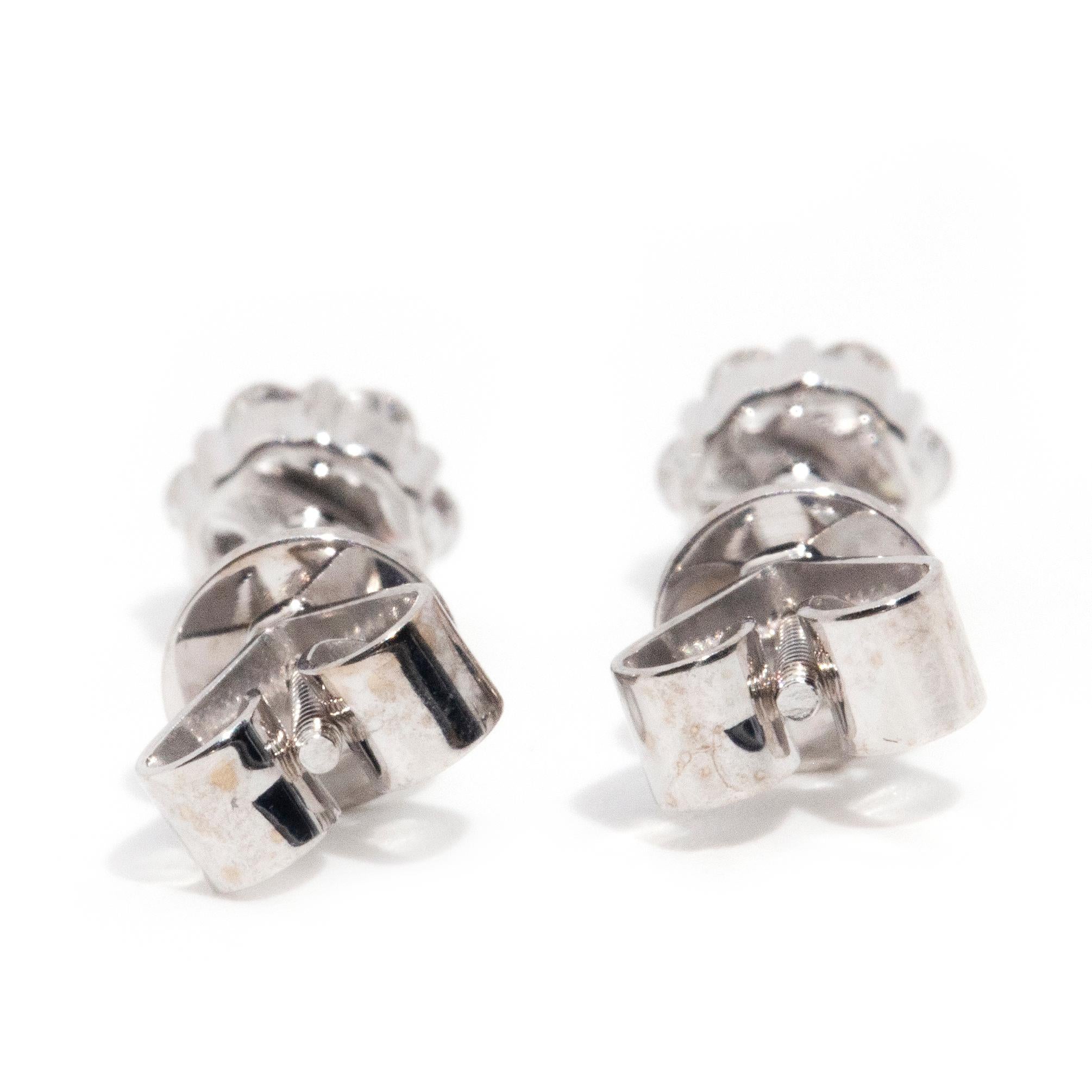 Contemporary 18 Carat White Gold Brilliant Diamond Cluster Studs Style Earrings 3