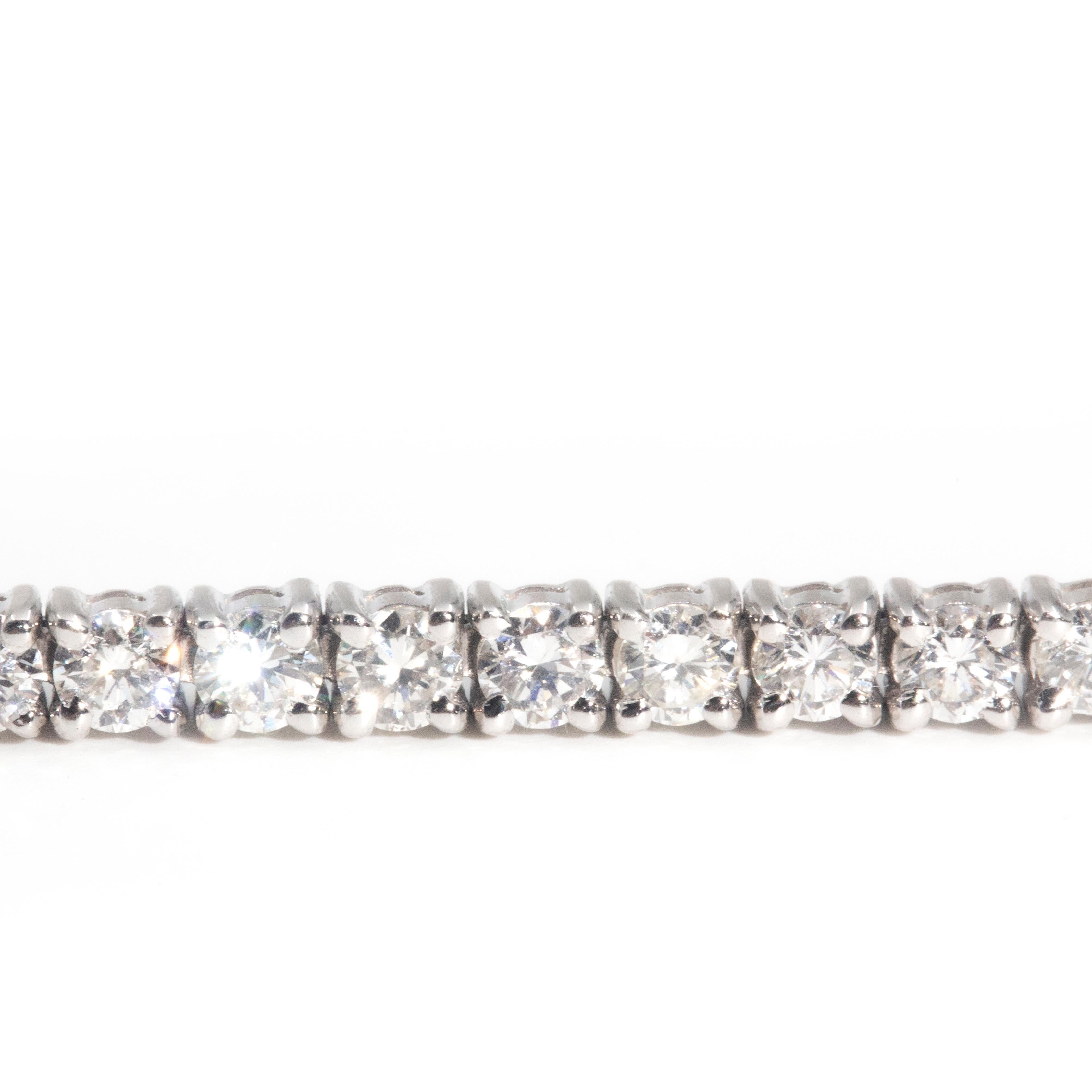 Contemporary 18 Carat White Gold Round Brilliant Diamond Tennis Bracelet 7