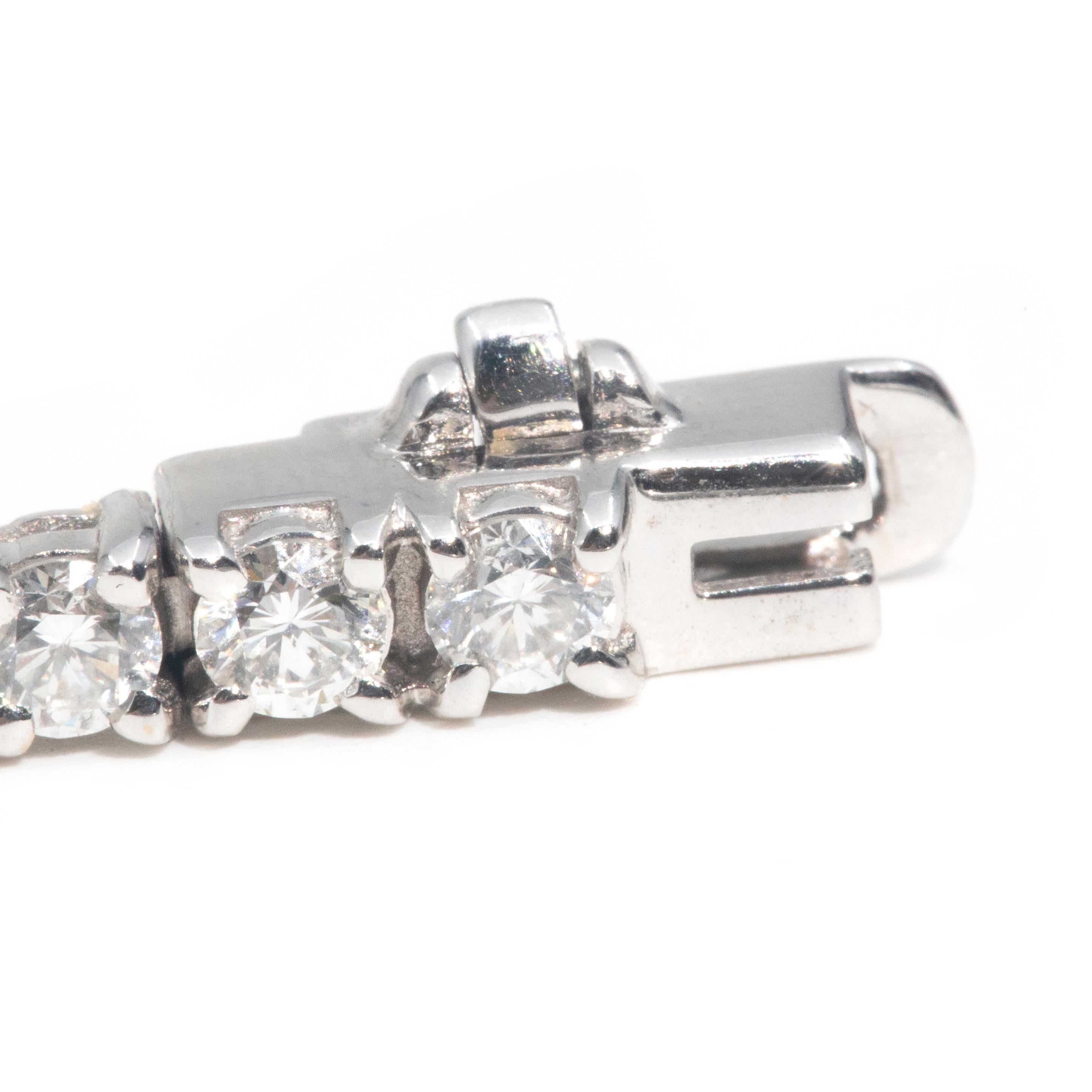 Contemporary 18 Carat White Gold Round Brilliant Diamond Tennis Bracelet 6
