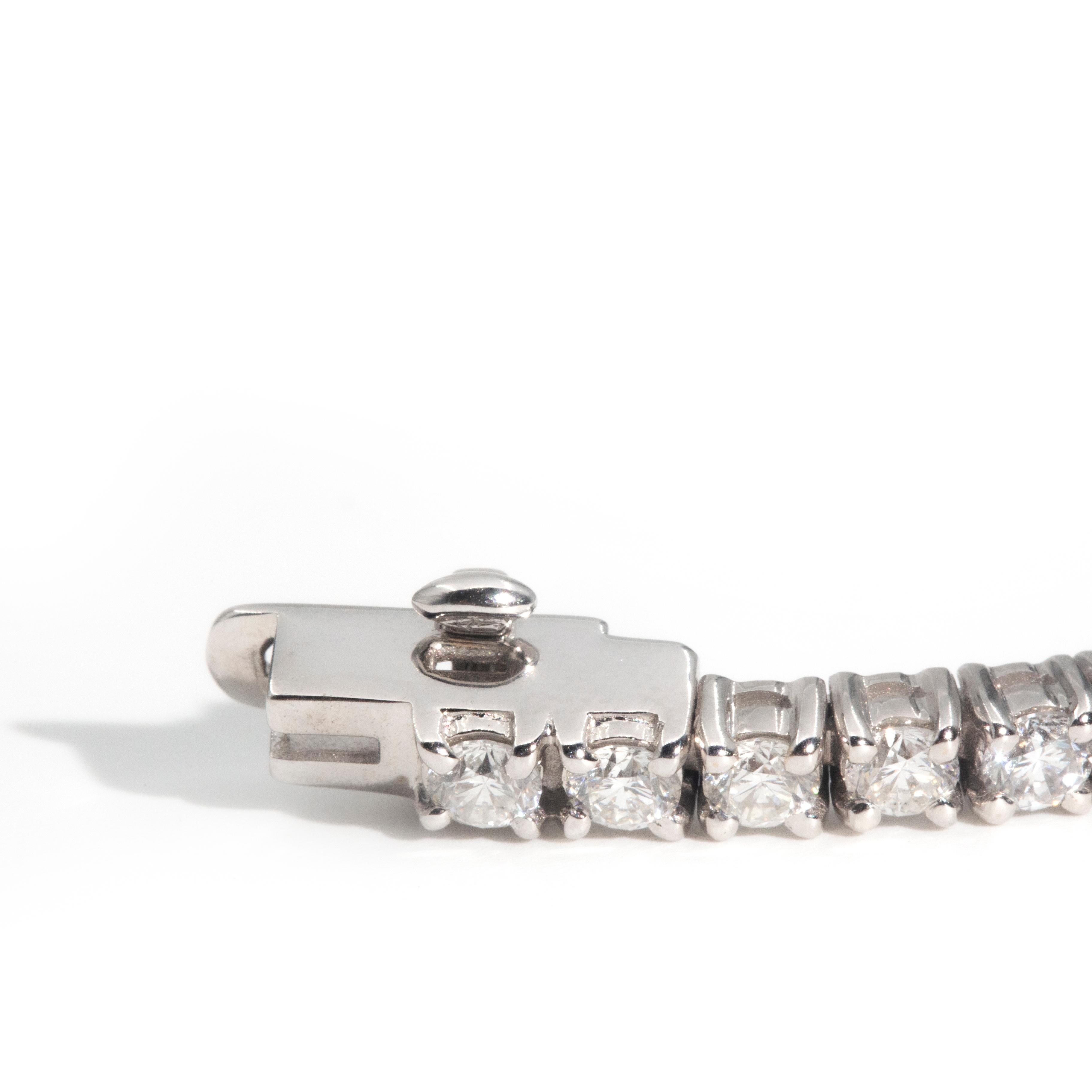 Contemporary 18 Carat White Gold Round Brilliant Diamond Tennis Bracelet 8