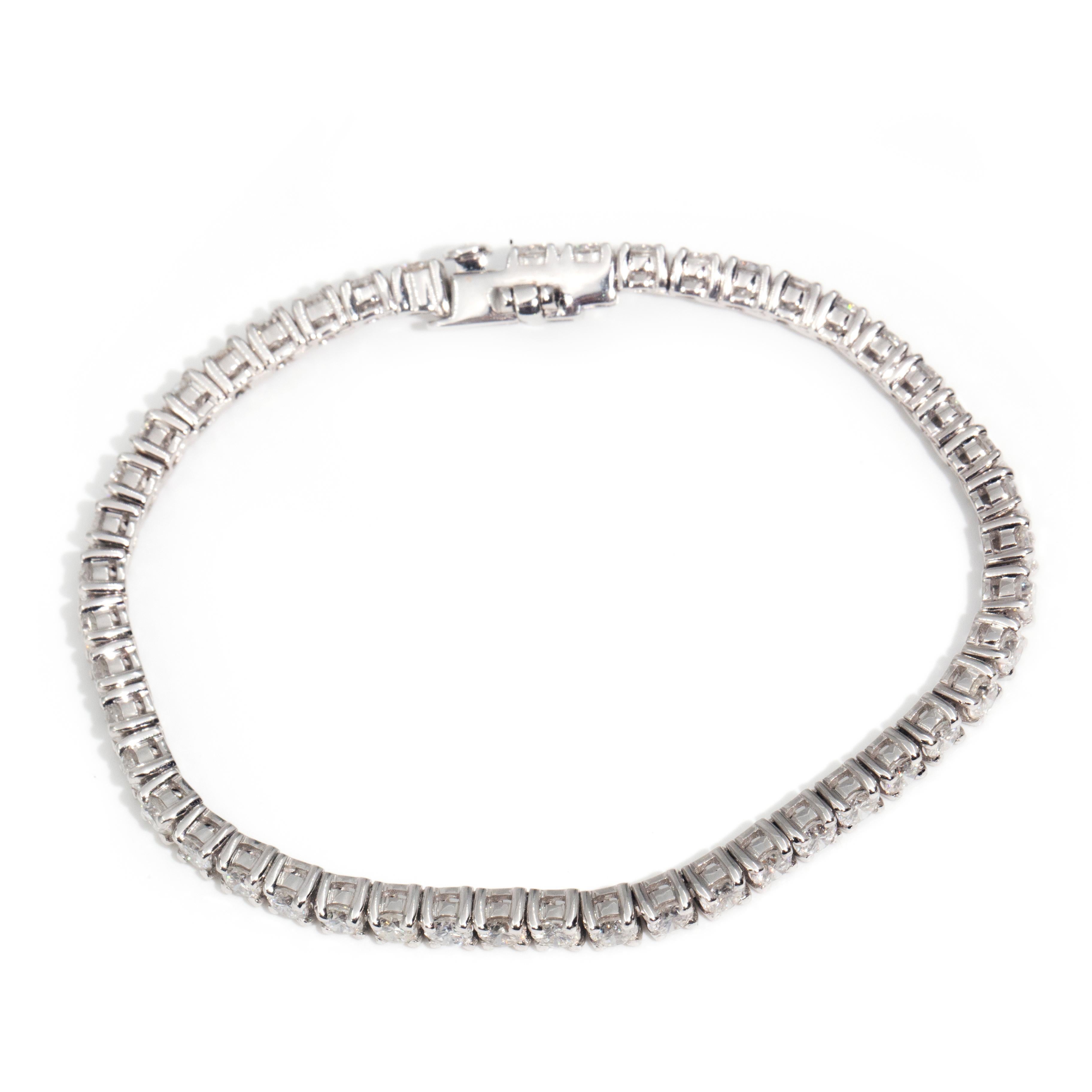 Round Cut Contemporary 18 Carat White Gold Round Brilliant Diamond Tennis Bracelet