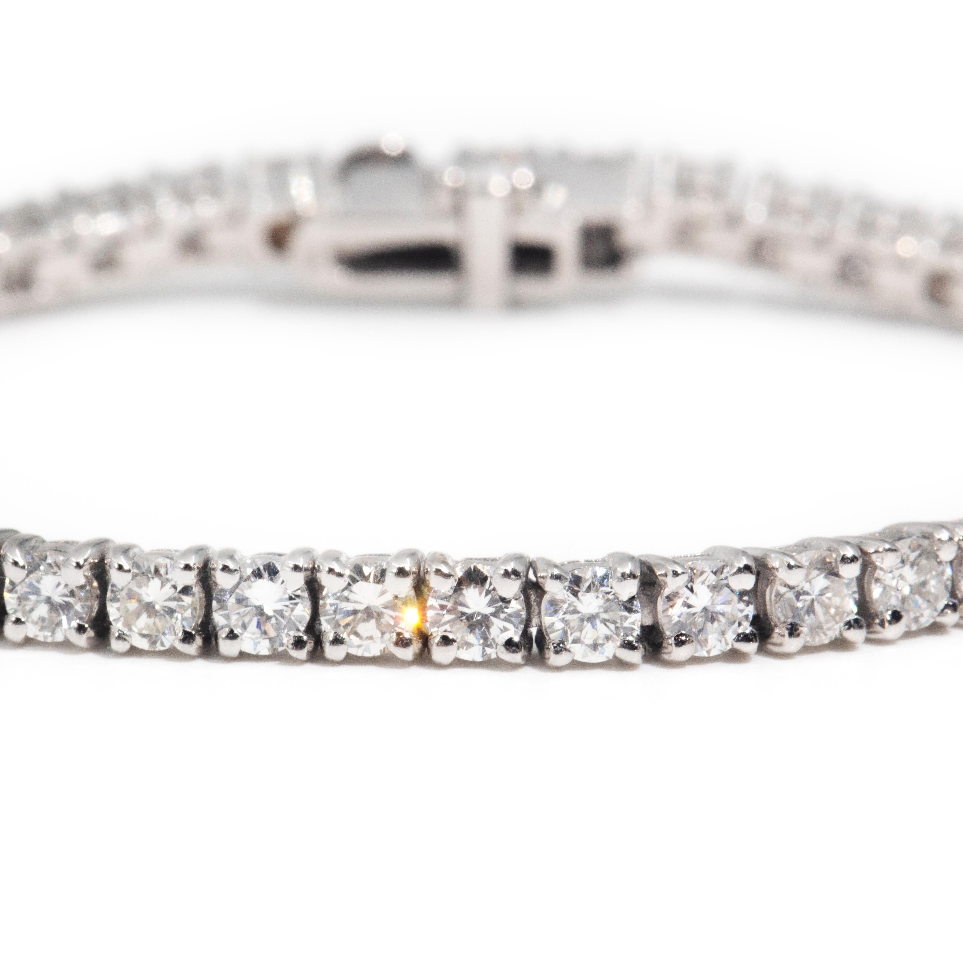 Women's Contemporary 18 Carat White Gold Round Brilliant Diamond Tennis Bracelet