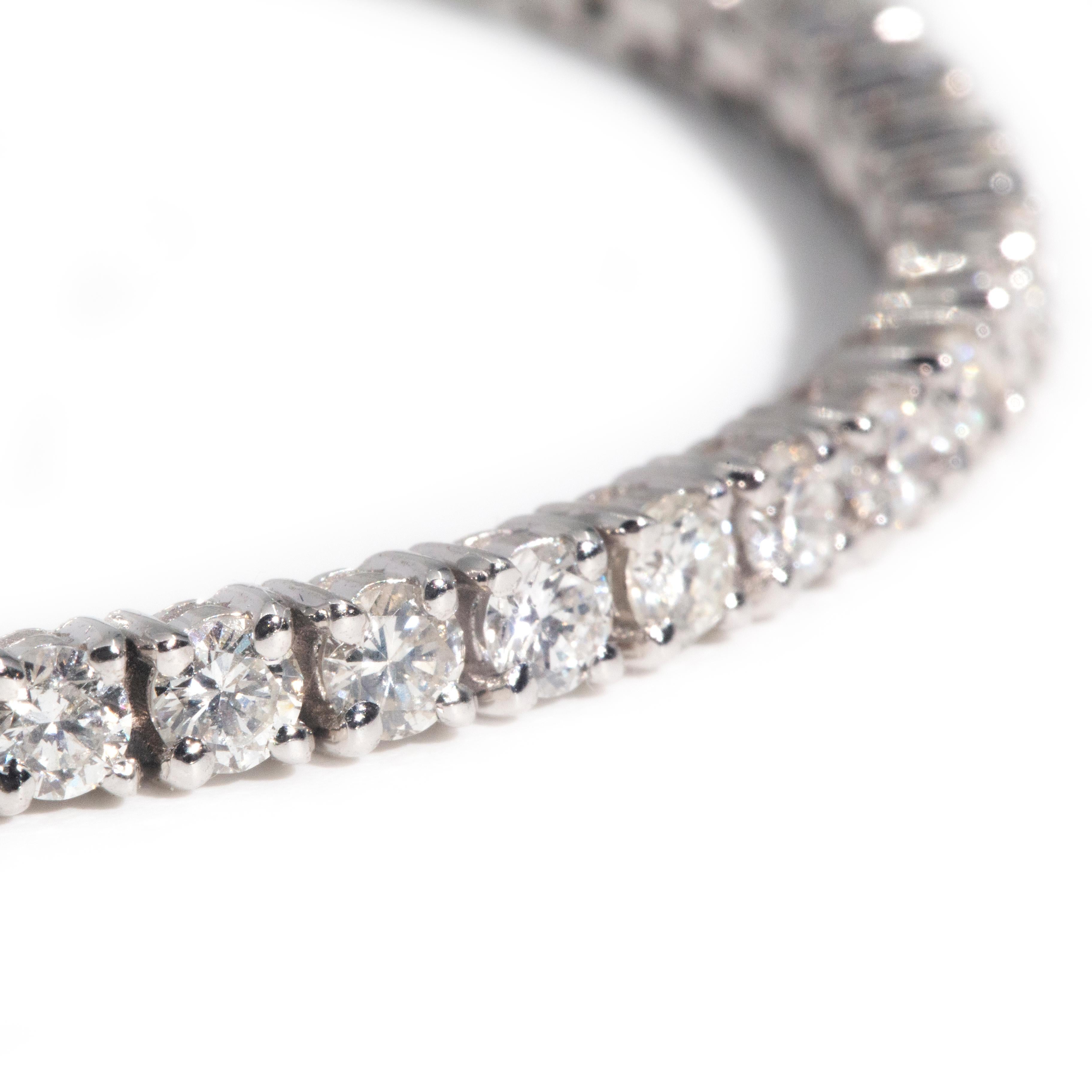 Contemporary 18 Carat White Gold Round Brilliant Diamond Tennis Bracelet 2