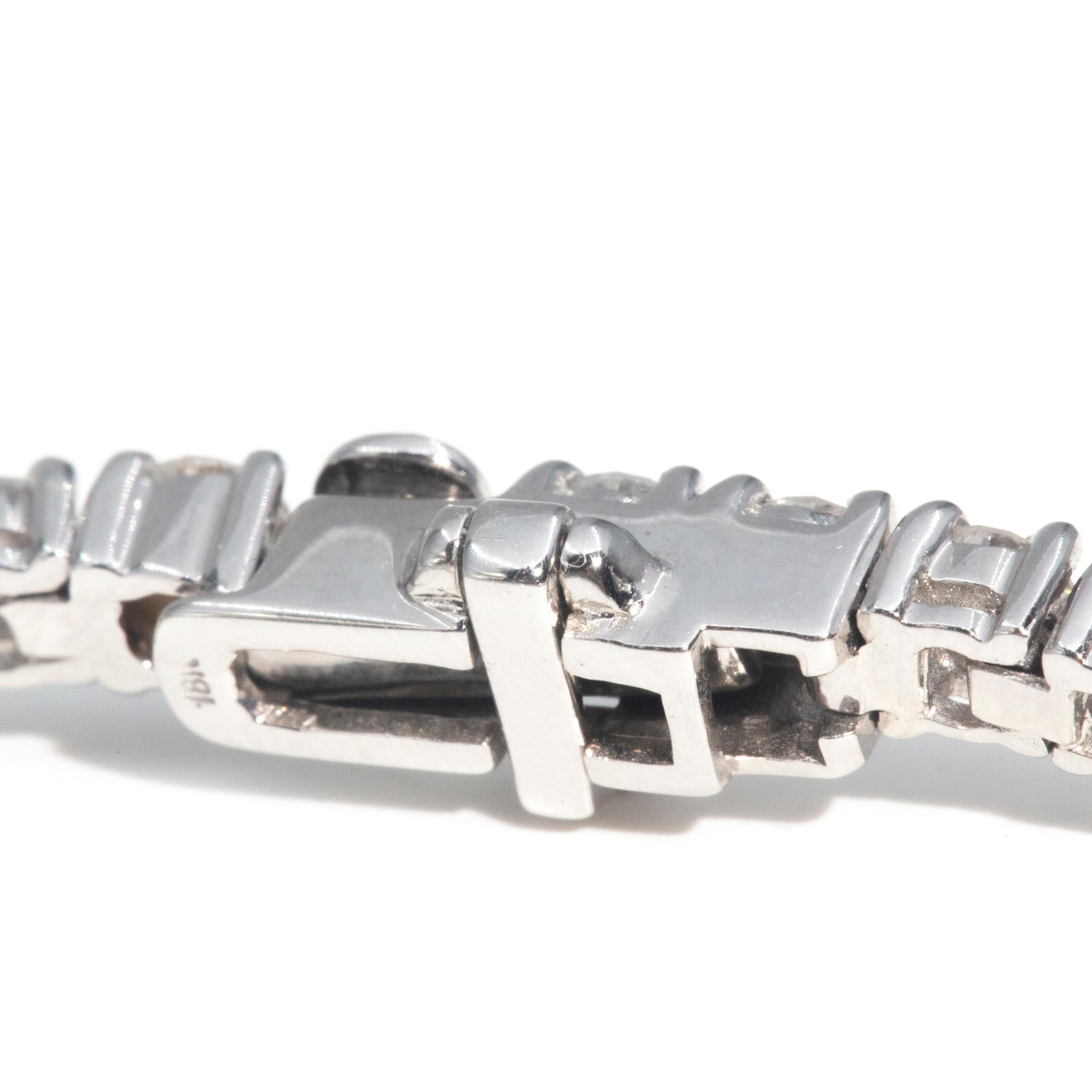 Contemporary 18 Carat White Gold Round Brilliant Diamond Tennis Bracelet 3