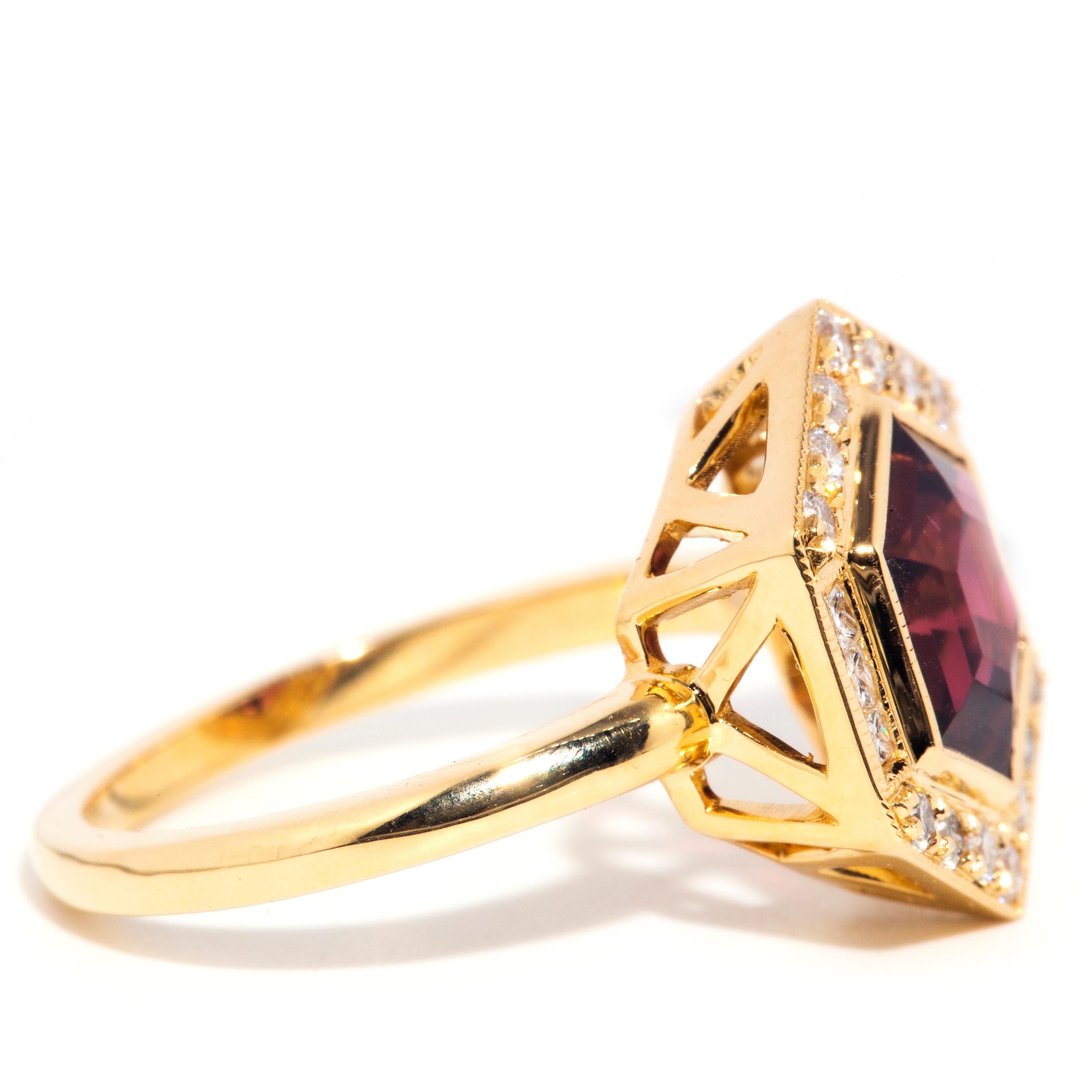 Women's or Men's Contemporary 18 Carat Yellow Gold Reddish-Purple Tourmaline and Diamond Ring For Sale