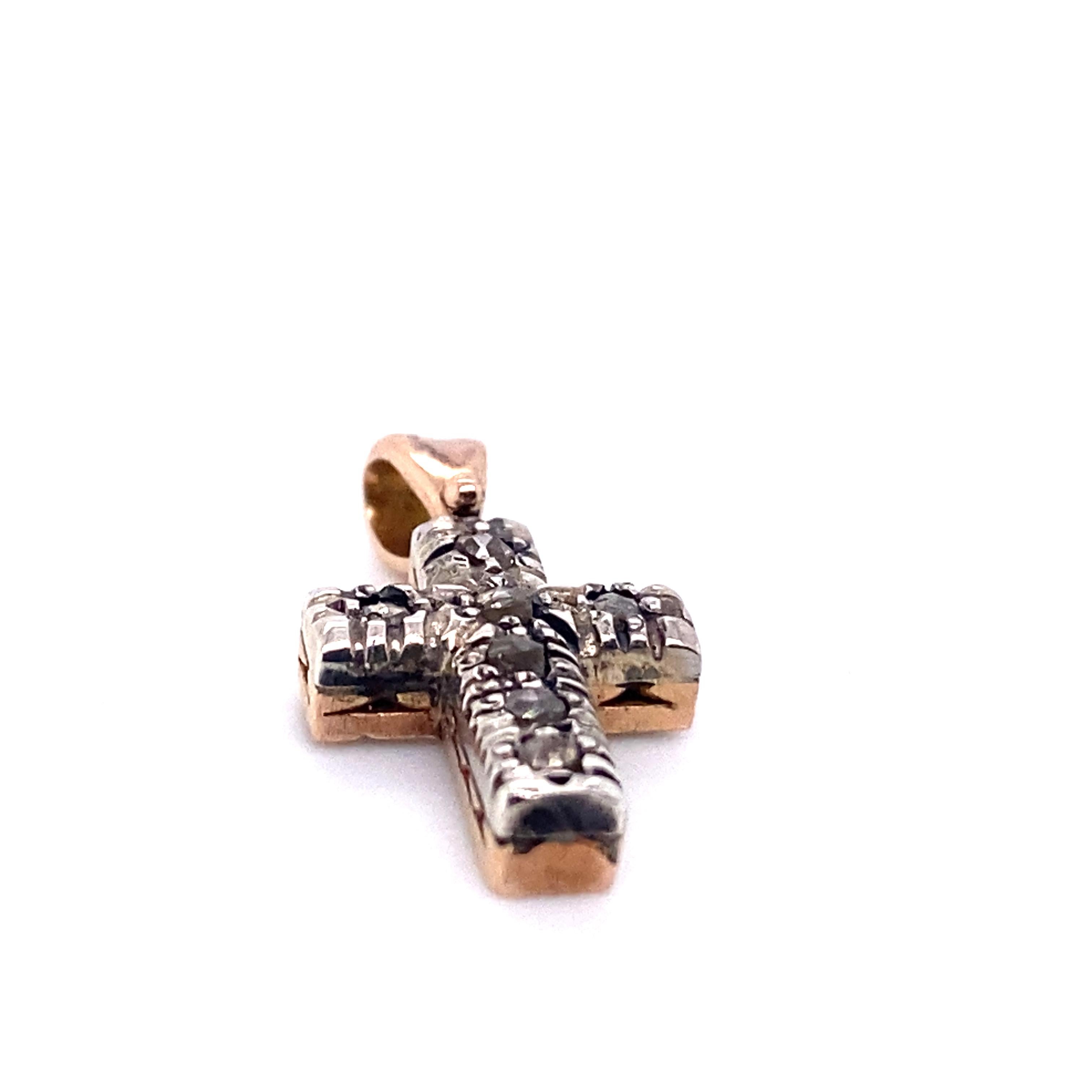 Contemporain Pendentif croix contemporain en argent 925 18 carats et diamants en vente