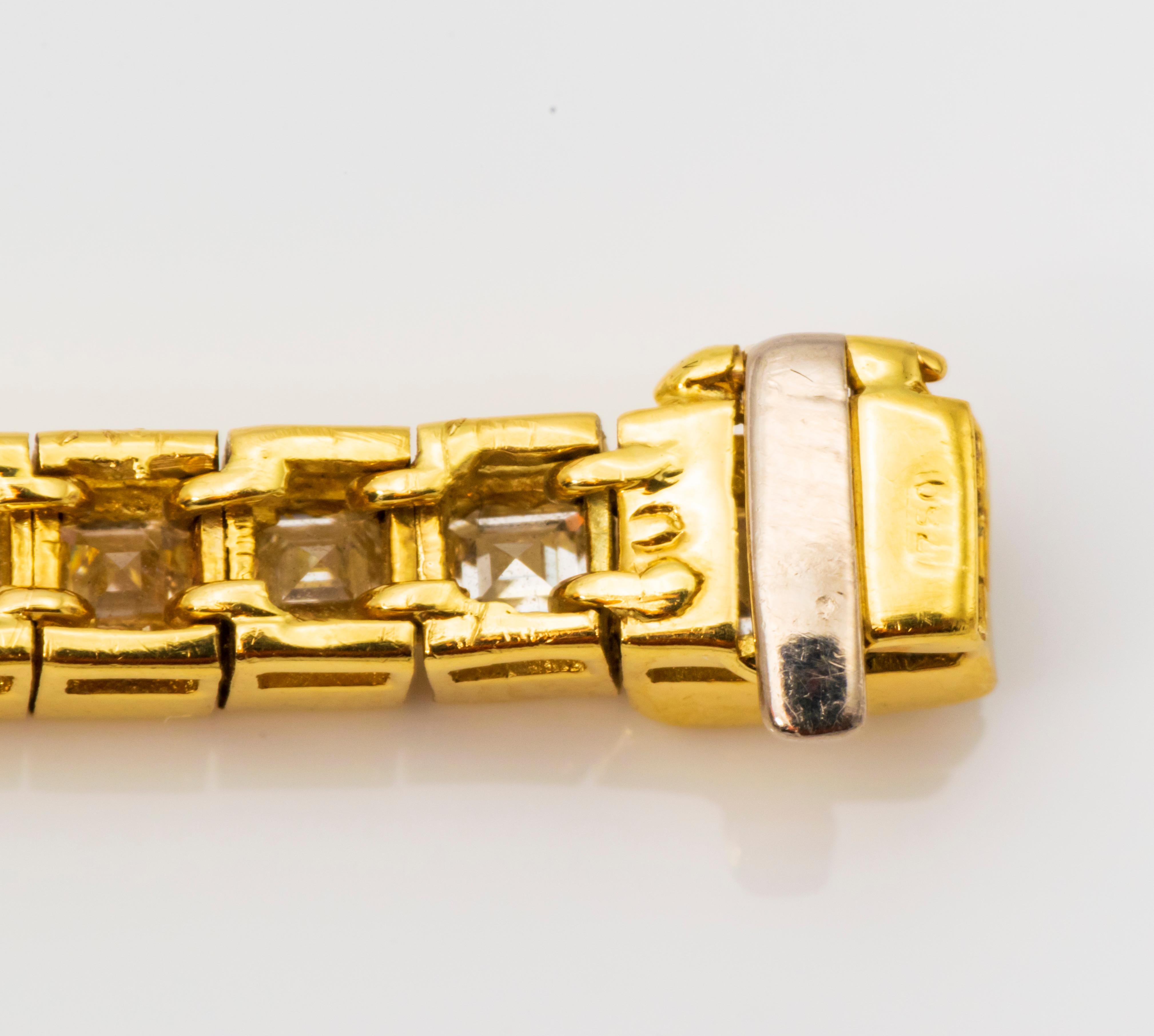 Women's or Men's Contemporary 18 Karat Gold Diamond Line Bracelet For Sale