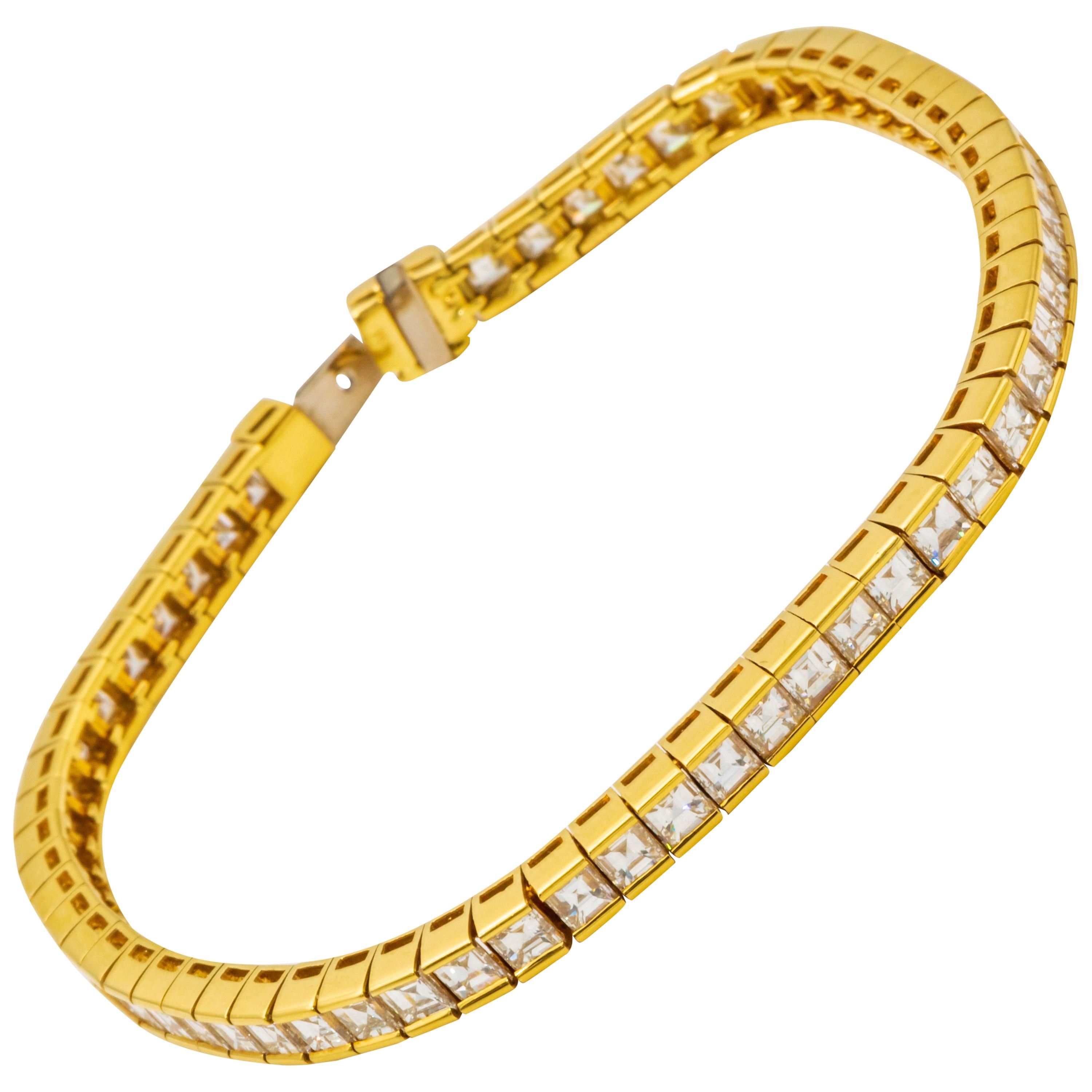 Contemporary 18 Karat Gold Diamond Line Bracelet For Sale