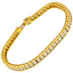 Contemporary 18 Karat Gold Diamond Line Armband