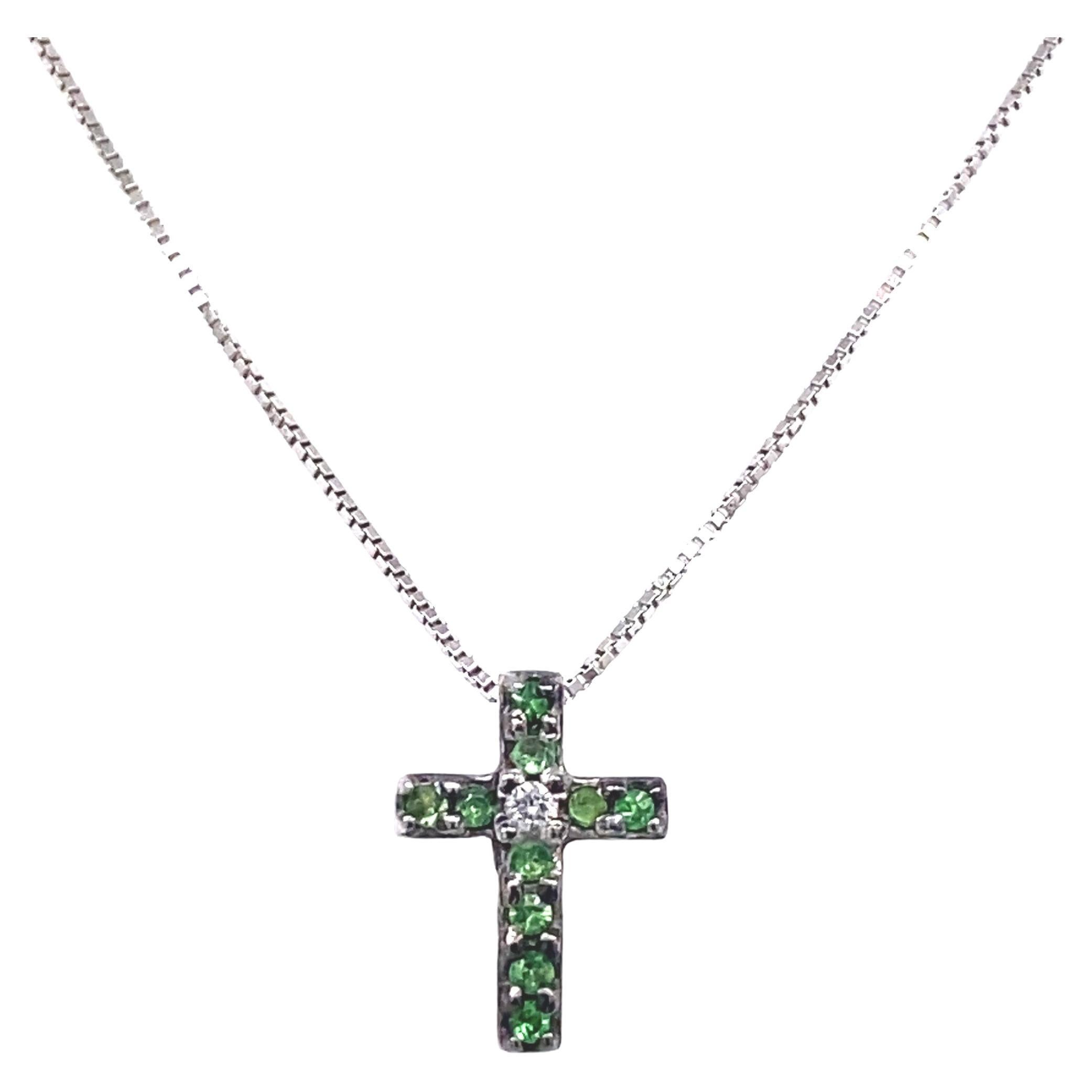 Pendentif et chaîne contemporain en forme de croix en or 18 carats, diamant blanc GVS et tsavorite