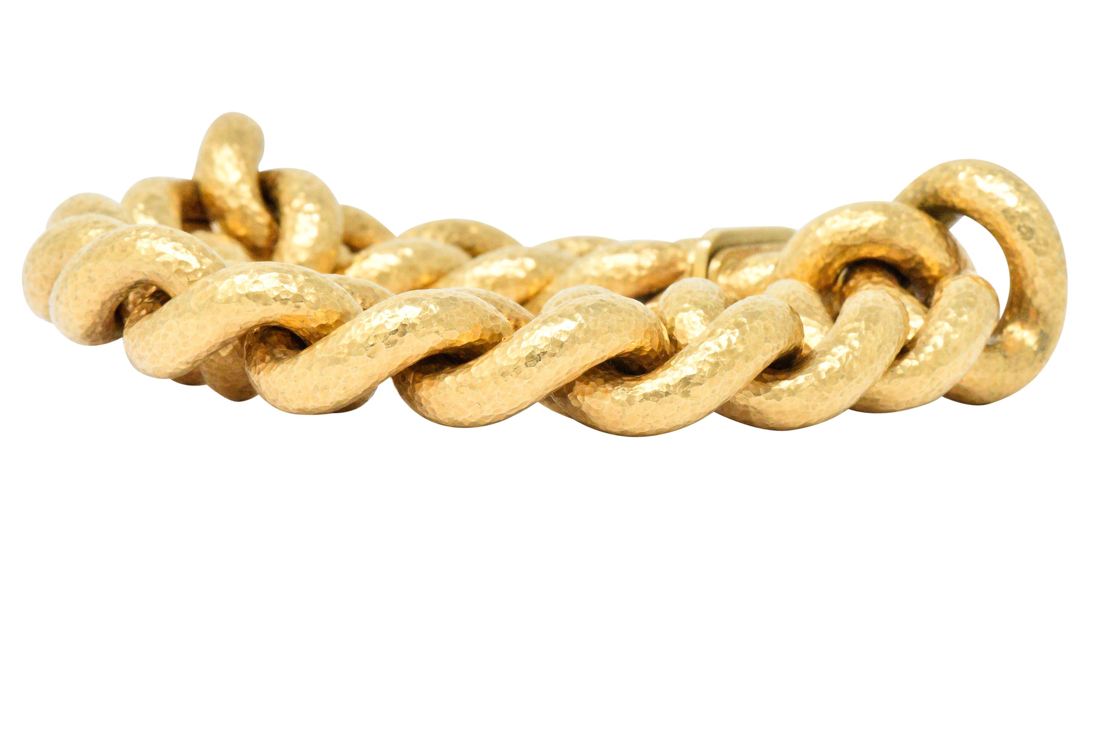 Hammered solid gold curb links

Concealed clasp with double figure-eight safety with maker's mark

Rich gold with a lovely hefty feel

Length: 8 Inches

Width: 3/4 Inch

Total Weight: 93.7 Grams

Chic. Solid. Rich. 

We- 1442